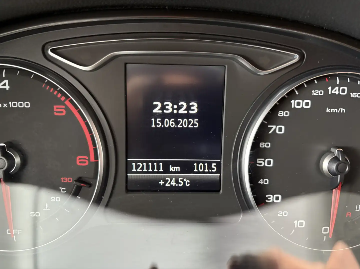 Audi A3 2.0 TDI 150 Ambiente - 2