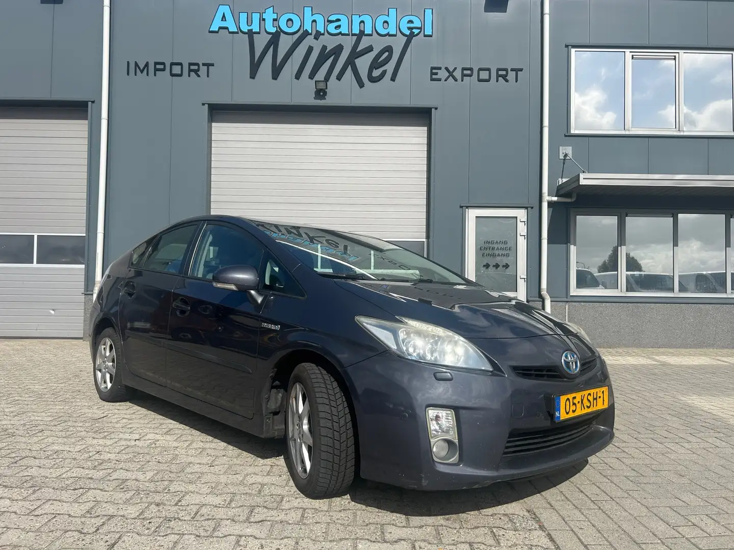 Toyota Prius 1.8 Dynamic Grau - 1