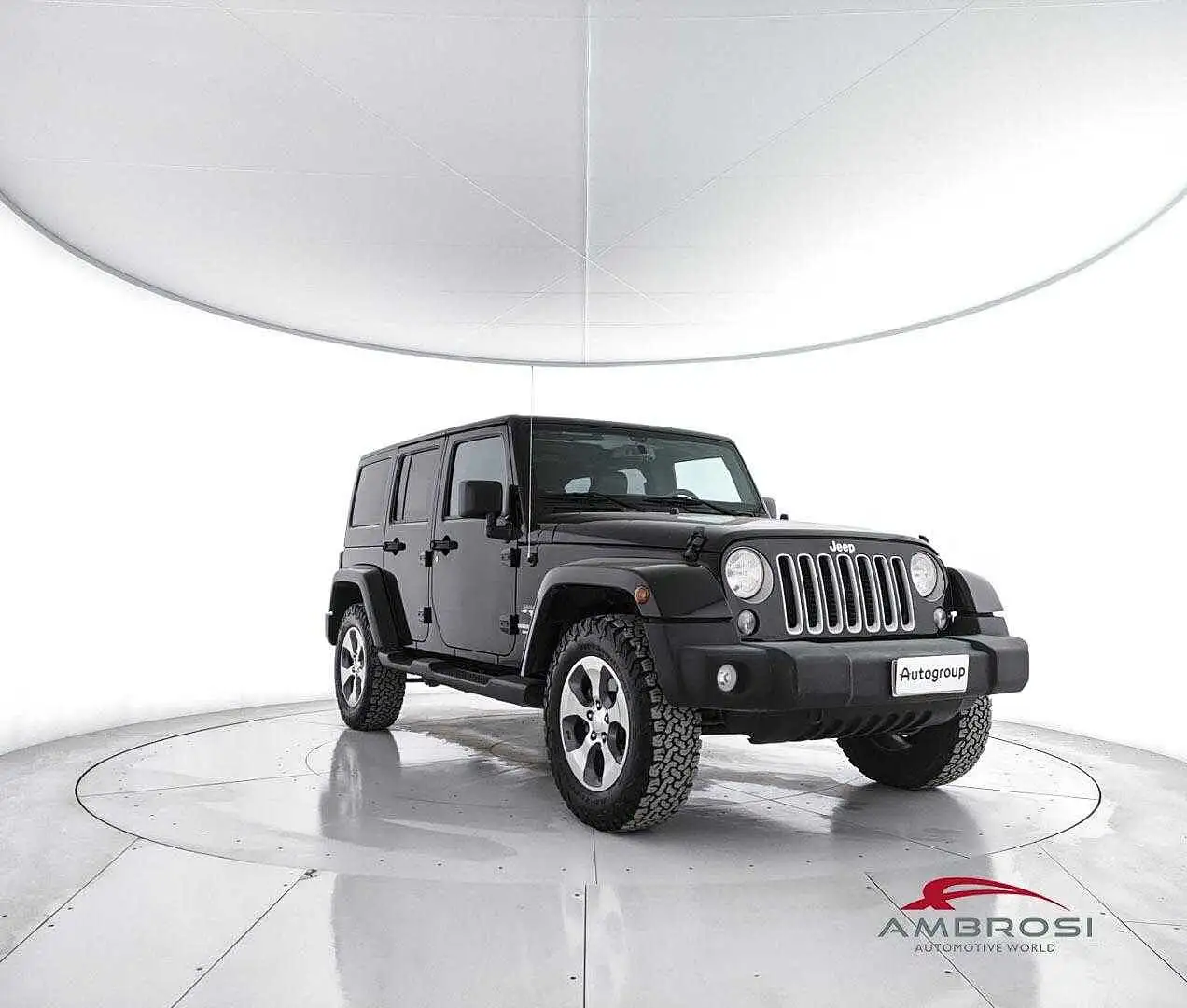 Jeep Wrangler Unlimited 2.2 Mjt Sahara E6 crna - 2