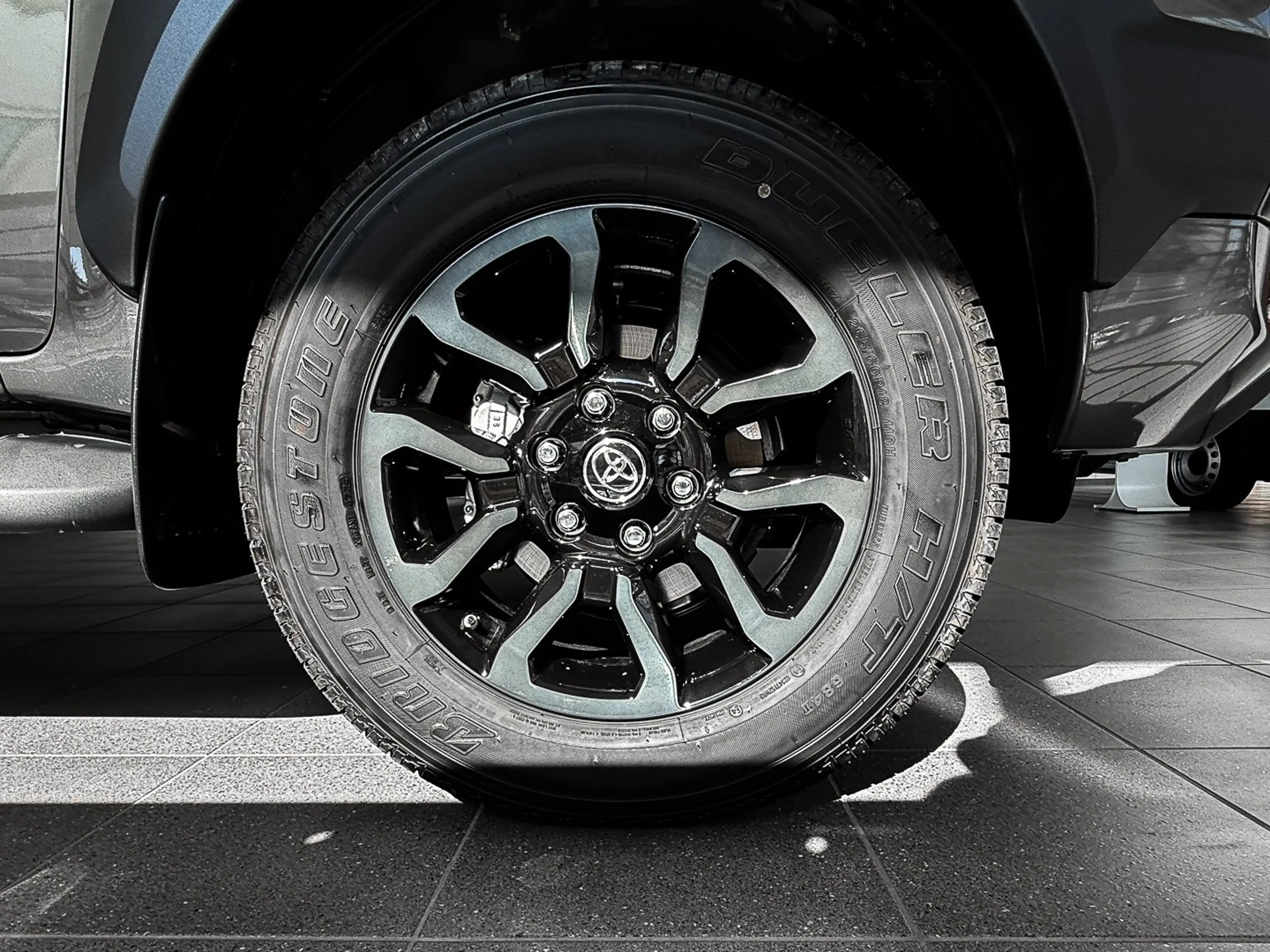 Toyota Hilux 2.8 D-4D 204 PS DoubleCab 4X4 Invincible — photo 4