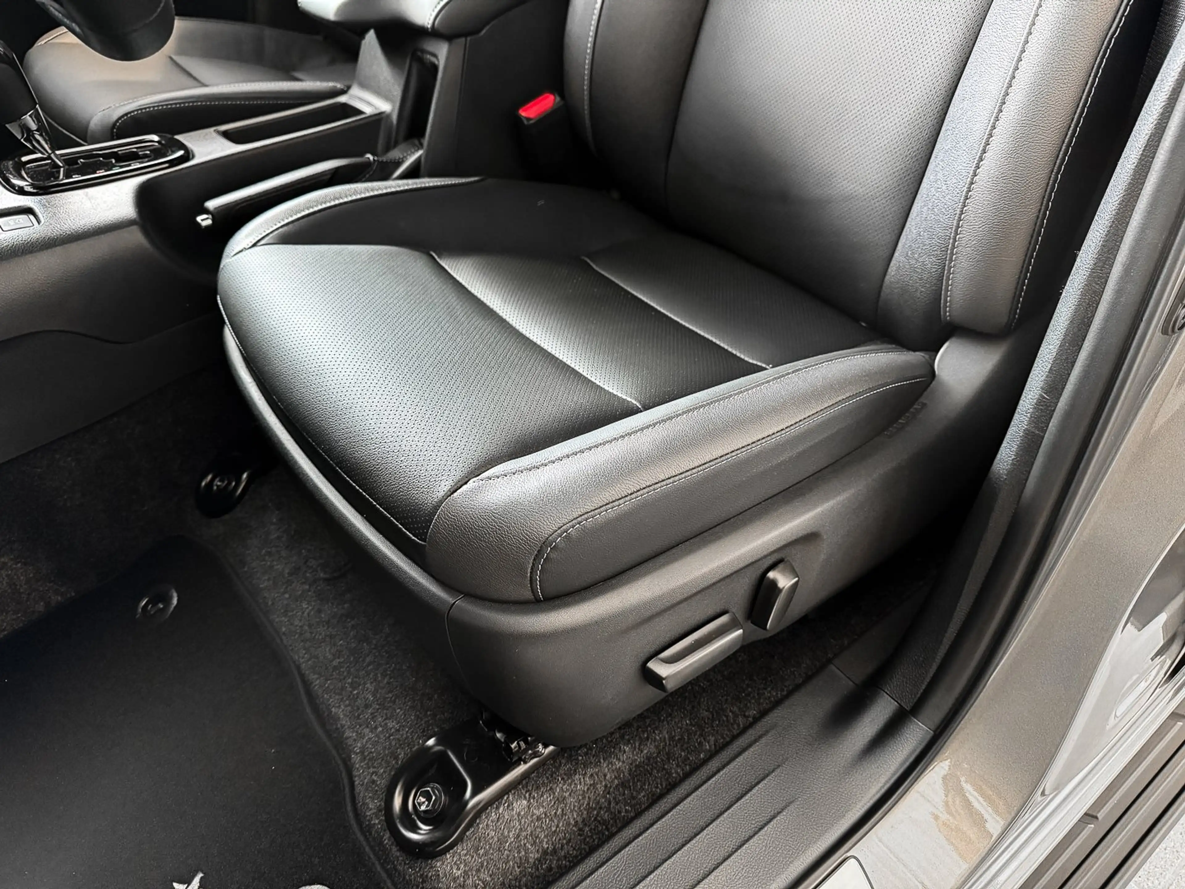 Toyota Hilux 2.8 D-4D 204 PS DoubleCab 4X4 Invincible — photo 11