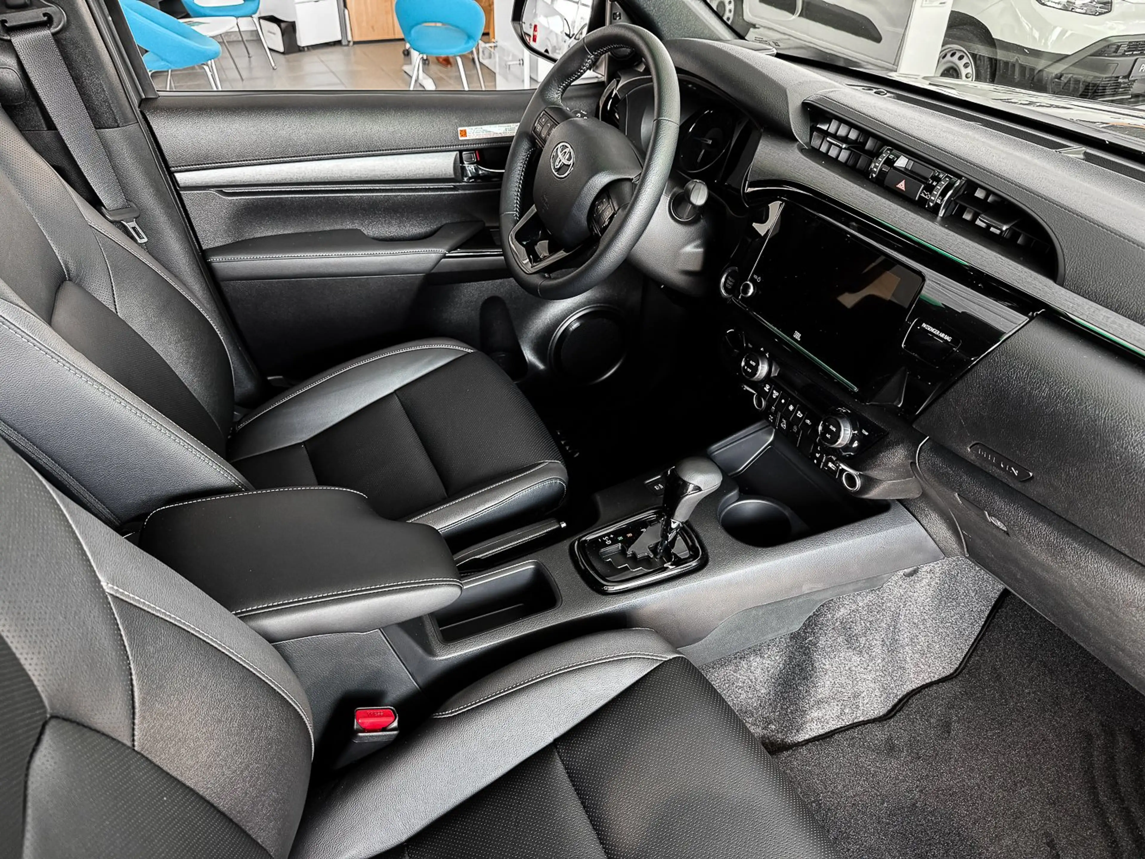 Toyota Hilux 2.8 D-4D 204 PS DoubleCab 4X4 Invincible — photo 5