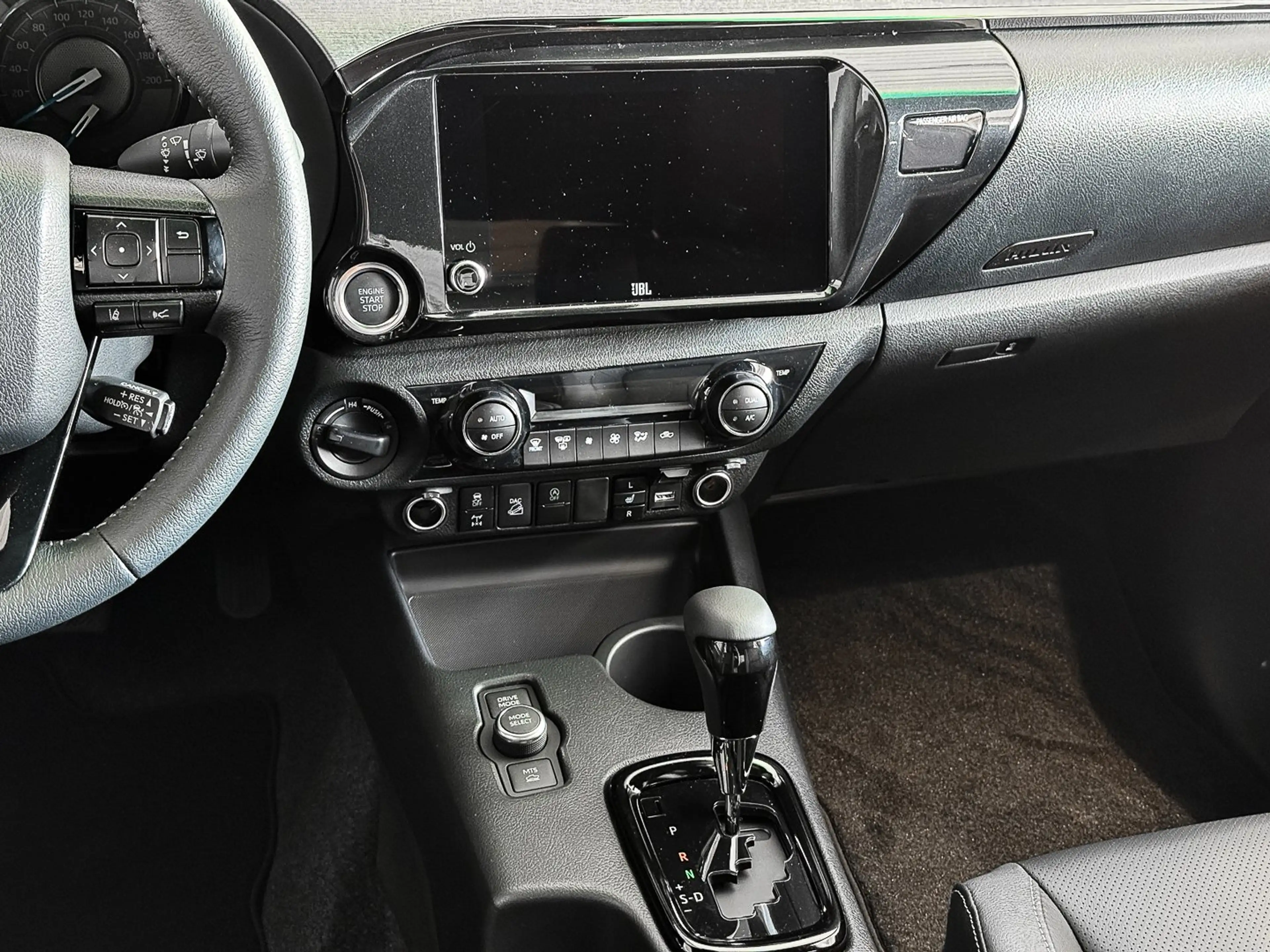 Toyota Hilux 2.8 D-4D 204 PS DoubleCab 4X4 Invincible — photo 8