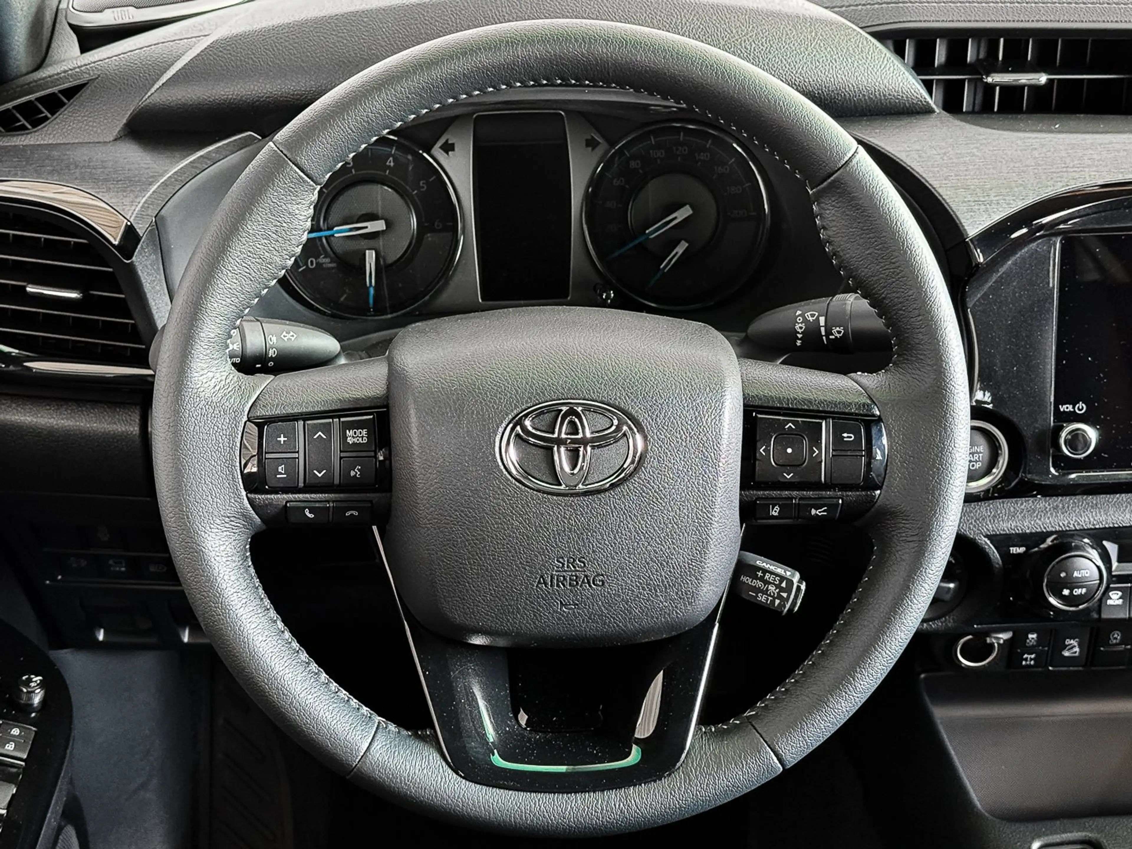 Toyota Hilux 2.8 D-4D 204 PS DoubleCab 4X4 Invincible — photo 10