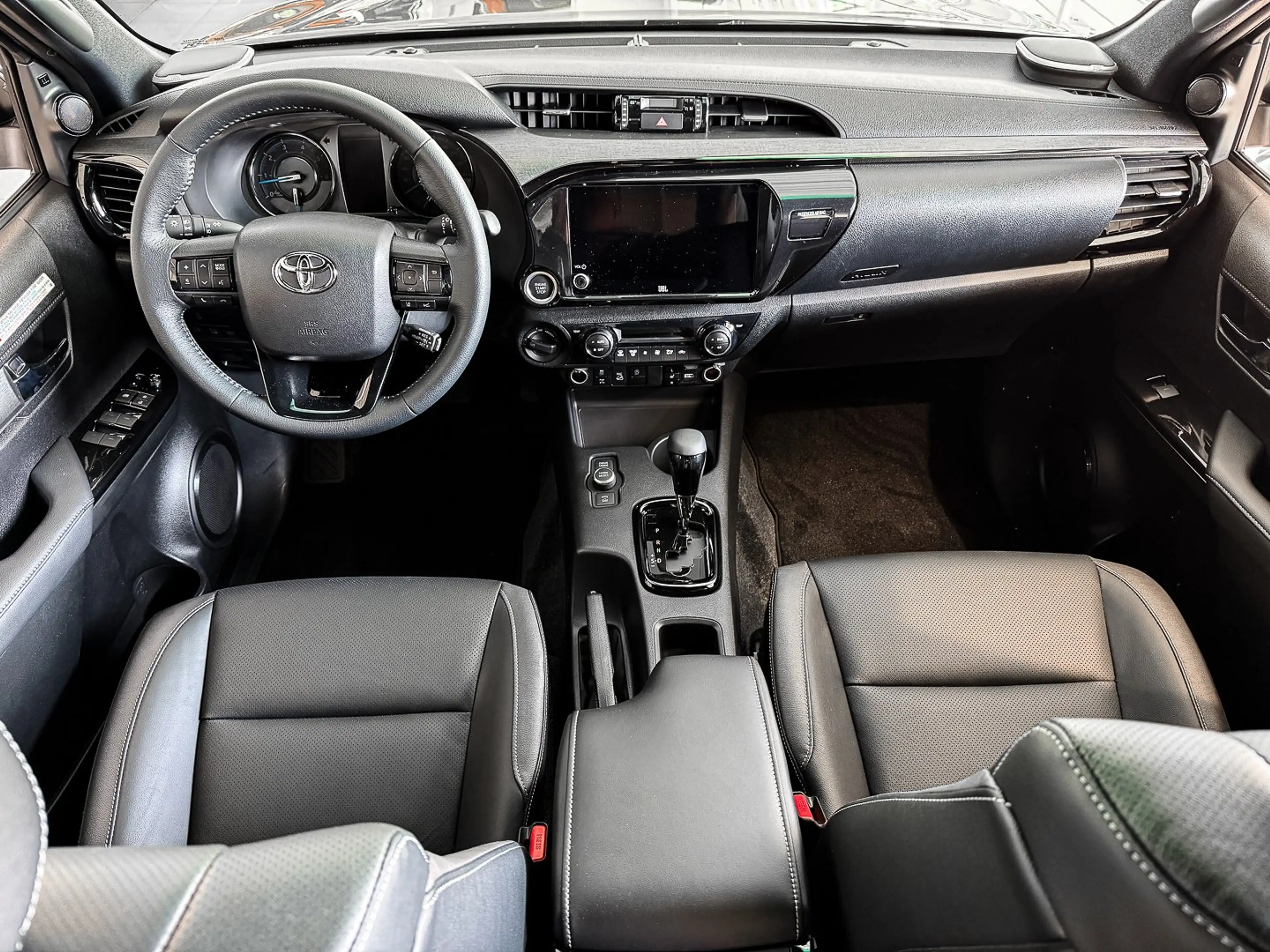 Toyota Hilux 2.8 D-4D 204 PS DoubleCab 4X4 Invincible — photo 7