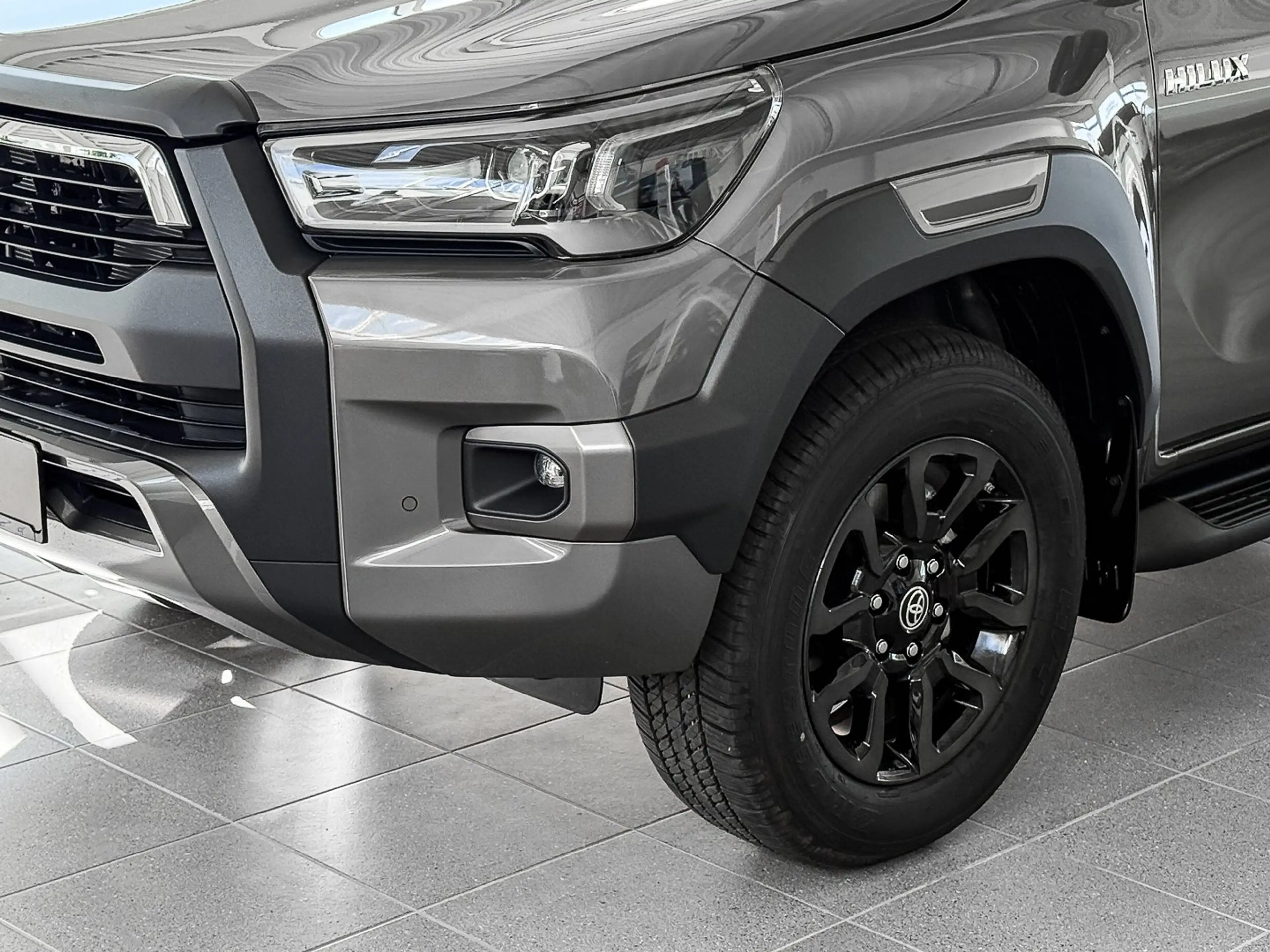 Toyota Hilux 2.8 D-4D 204 PS DoubleCab 4X4 Invincible — photo 3
