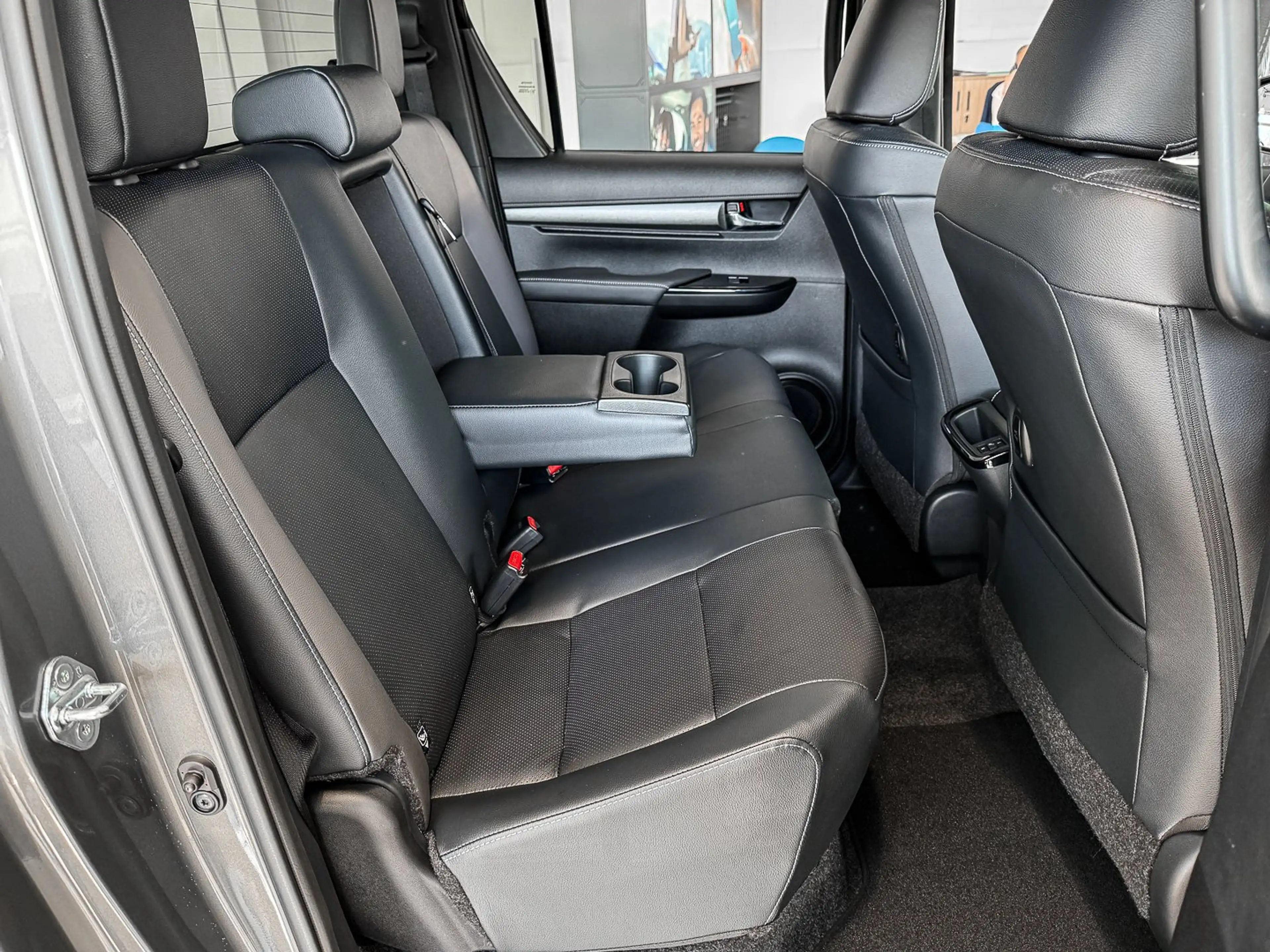 Toyota Hilux 2.8 D-4D 204 PS DoubleCab 4X4 Invincible — photo 12