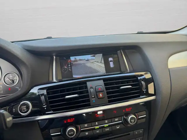 BMW X3 view 12