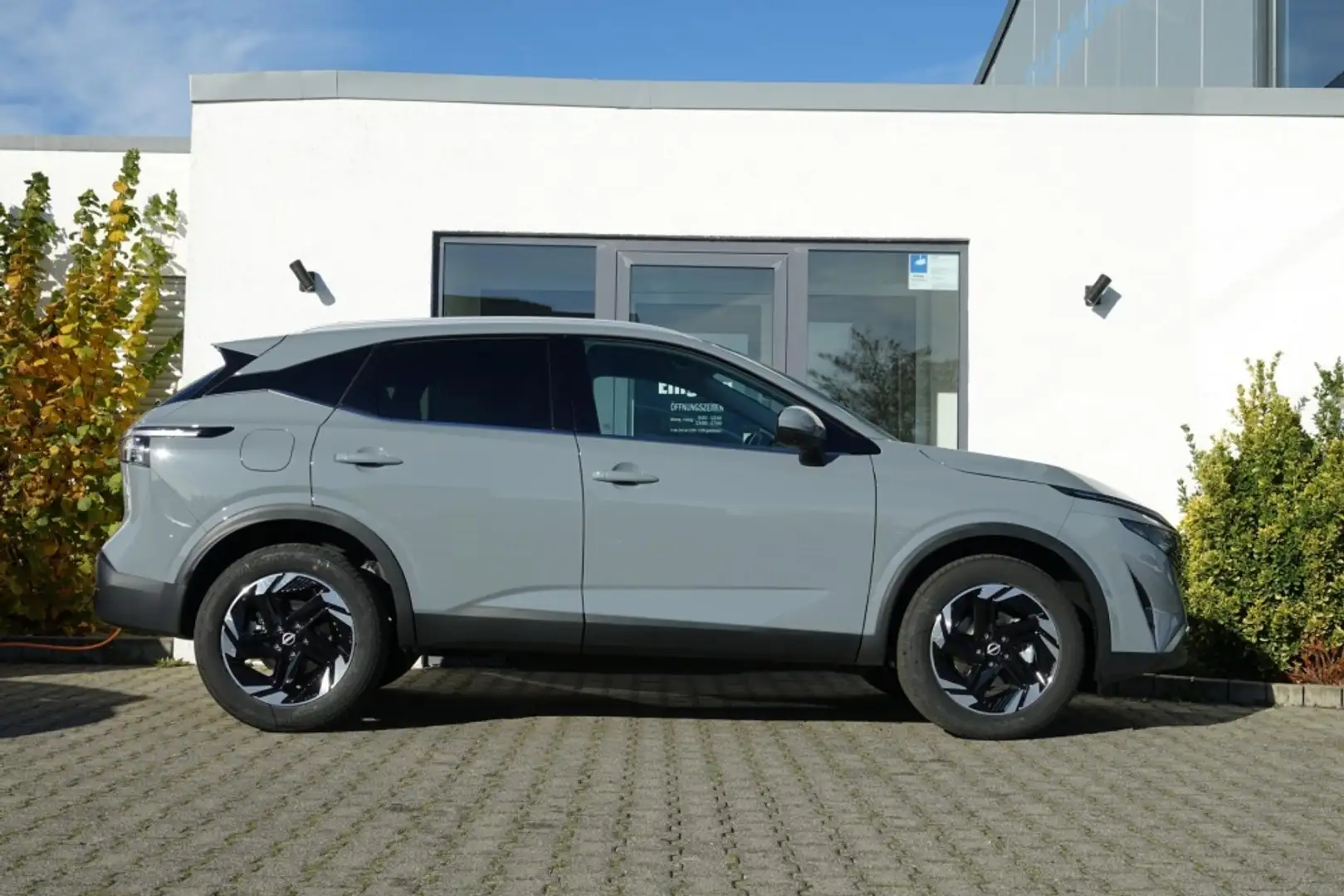 Nissan Qashqai N-Connecta 158PS Xtron WinterPaket +AHK! Grau - 2