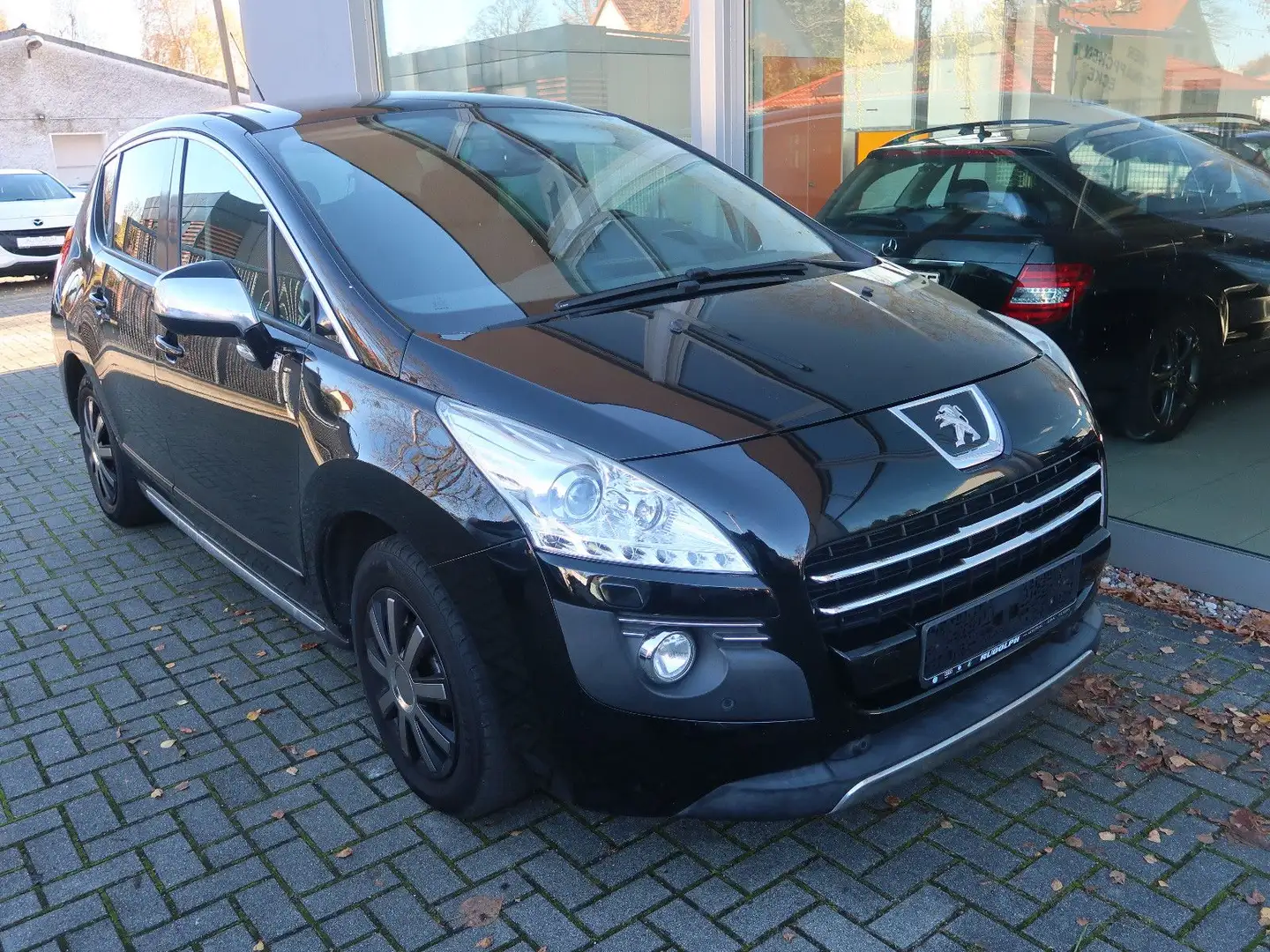 Peugeot 3008 Hybrid4 CO2 optimiert Diesel 4x4 Schwarz - 2