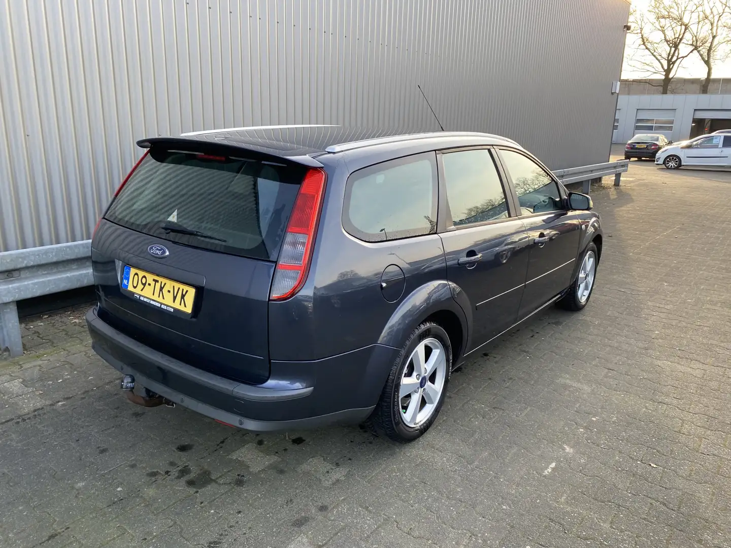 Ford Focus Wagon 2.0-16V Titanium Clima, Half Leer, Multimedi Grijs - 2