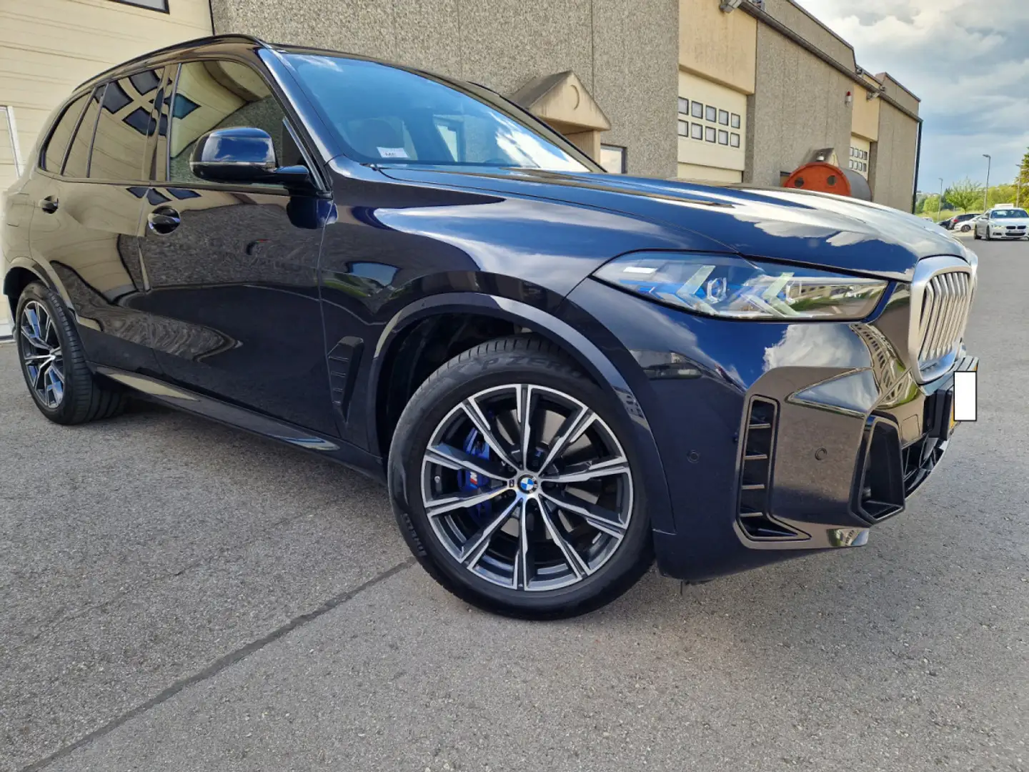 BMW X5 xDrive 40i PACK M 2023 381CV Mild Hybrid 48V Noir - 1