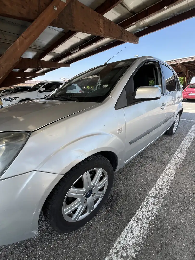 Ford Fiesta DI Ghia - 1