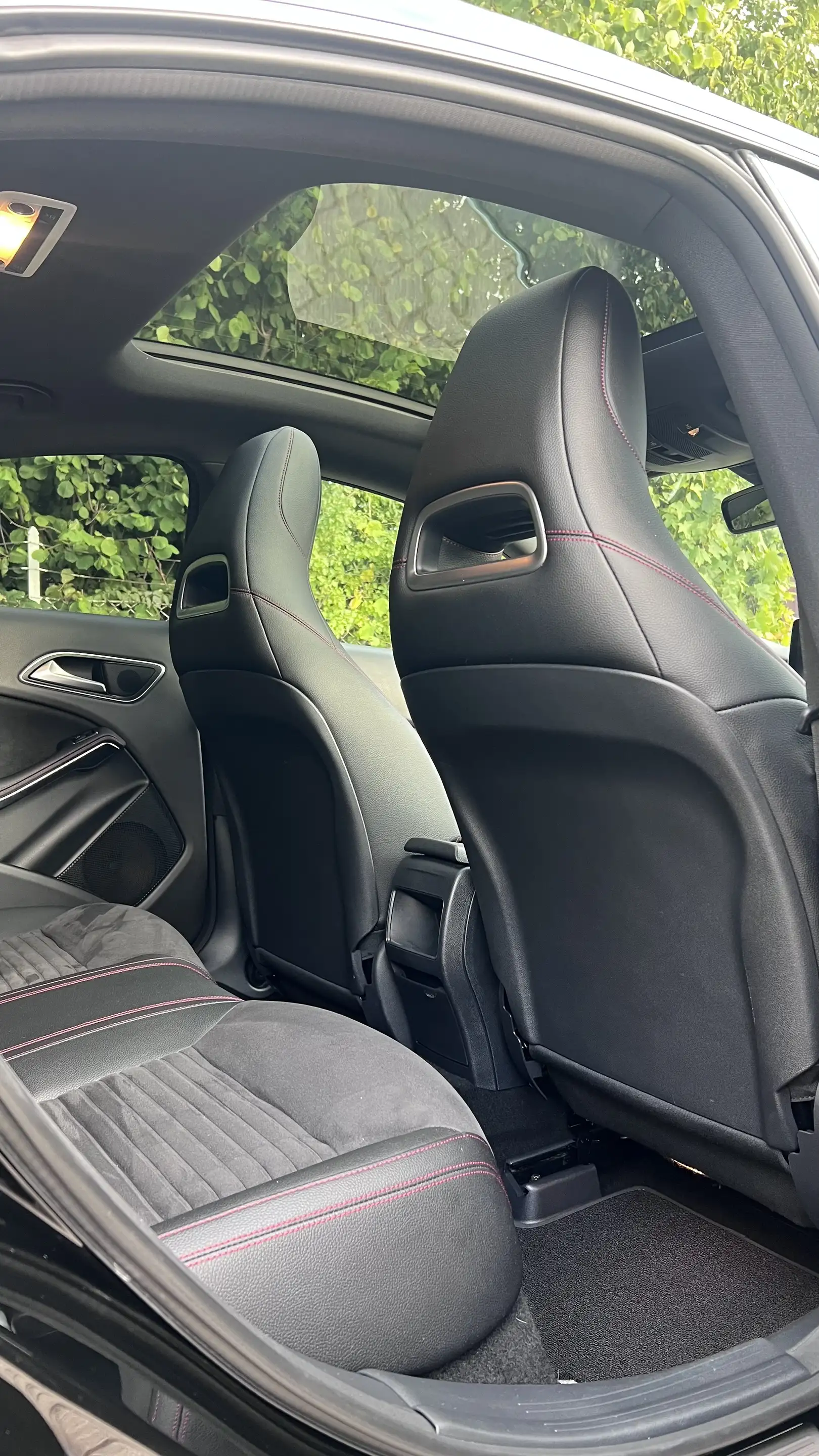 Mercedes-Benz CLA 220 3-AMG-LINE/PANO/COMAND/KAMERA/LED/AMBIENTE — photo 11