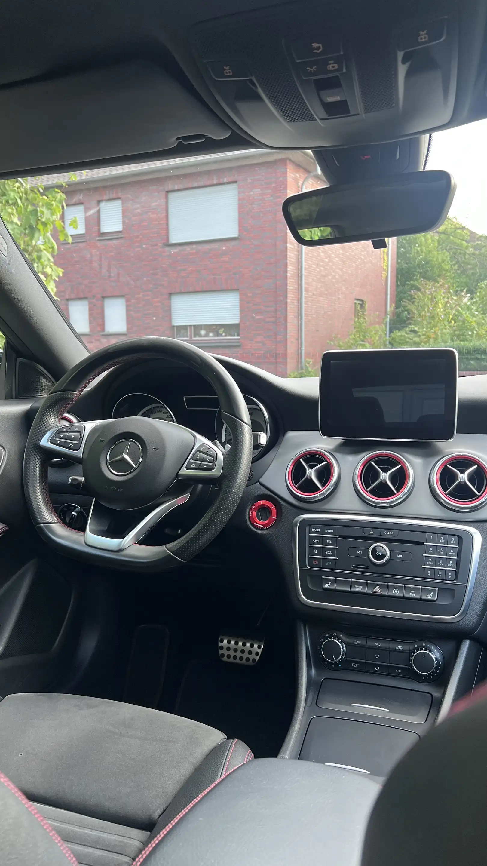 Mercedes-Benz CLA 220 3-AMG-LINE/PANO/COMAND/KAMERA/LED/AMBIENTE — photo 14