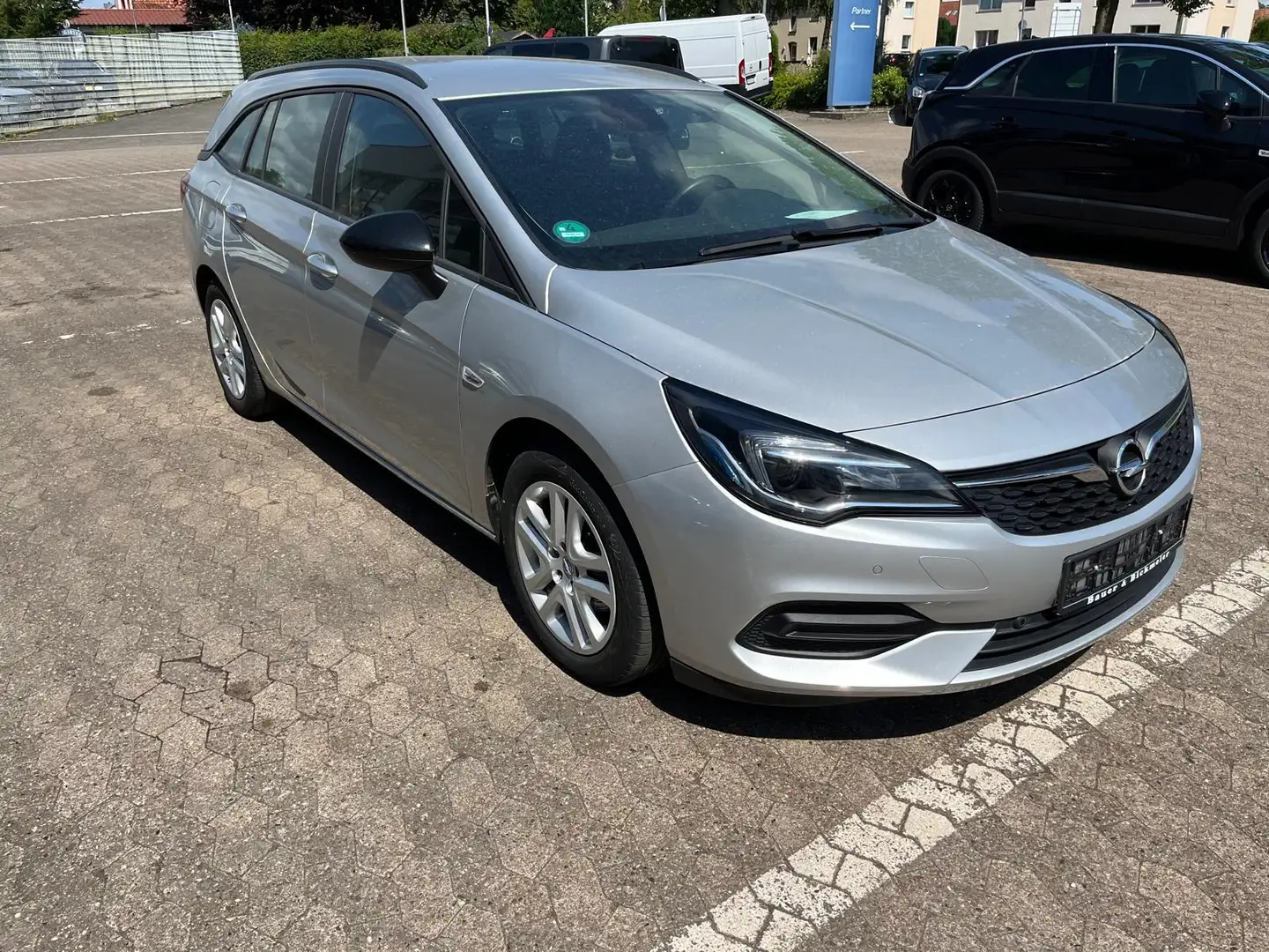 Opel Astra SportsTourer (145 PS) Kamera + SHZ / LHZ + PDC Срібний - 2
