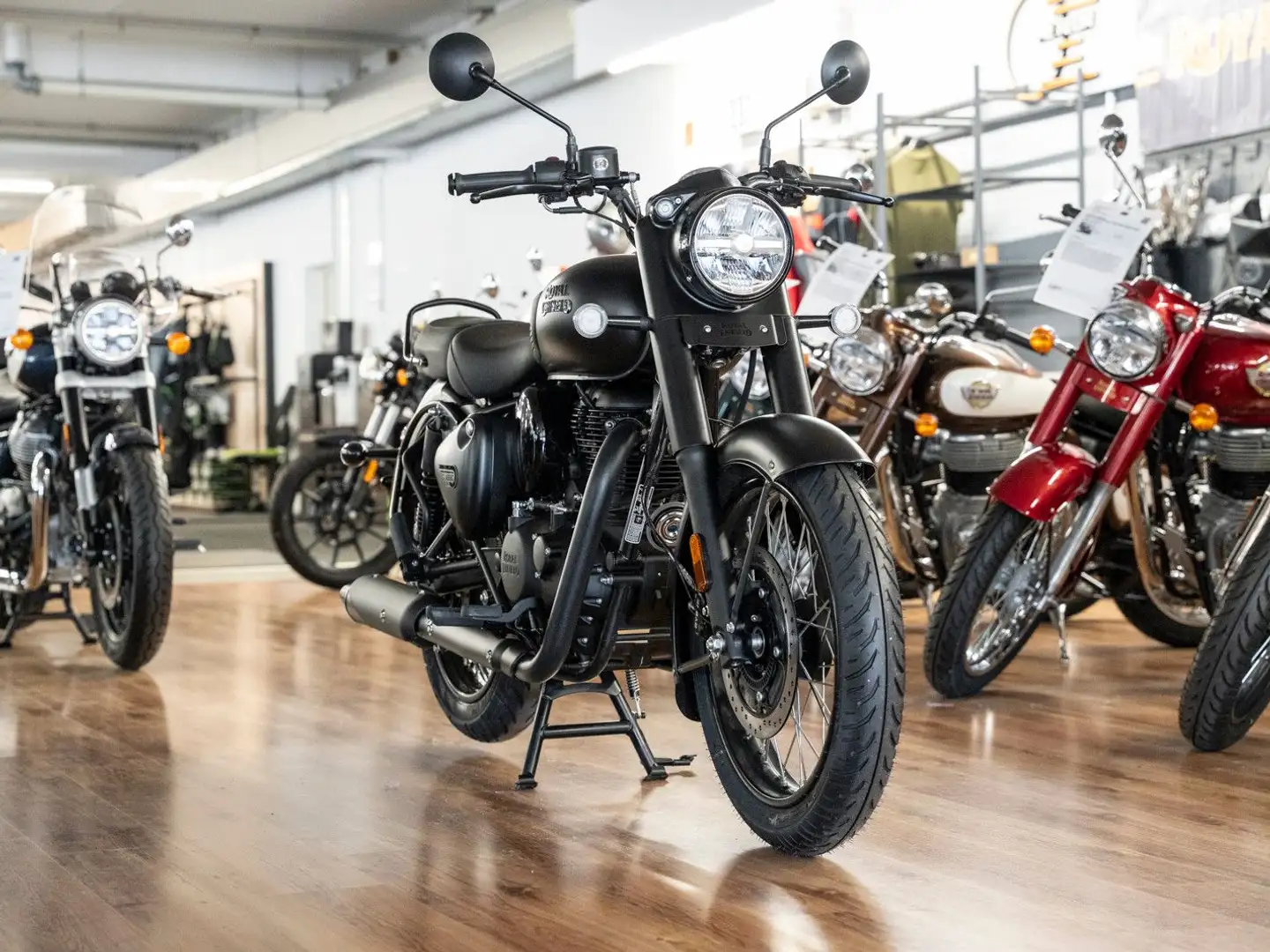 Royal Enfield Classic 350 ABS, Lieferservice, sofort lieferbar Noir - 2
