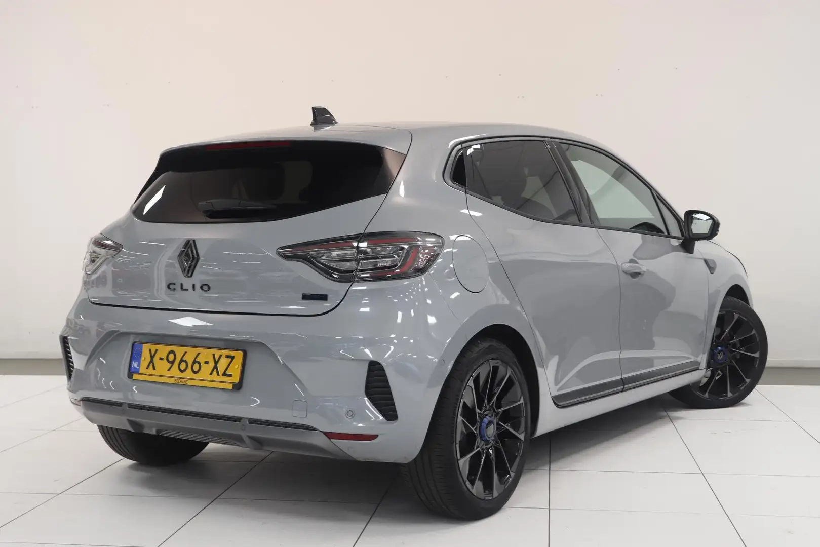 Renault Clio 1.6 E-Tech Full Hybrid 145 esprit Alpine Grau - 2