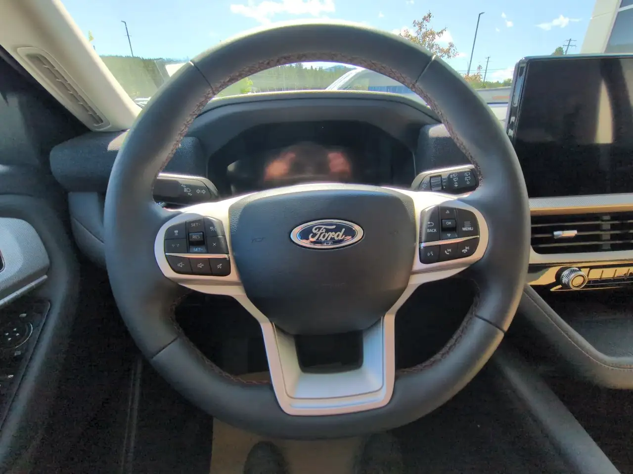 Ford Explorer снимка Ford Explorer