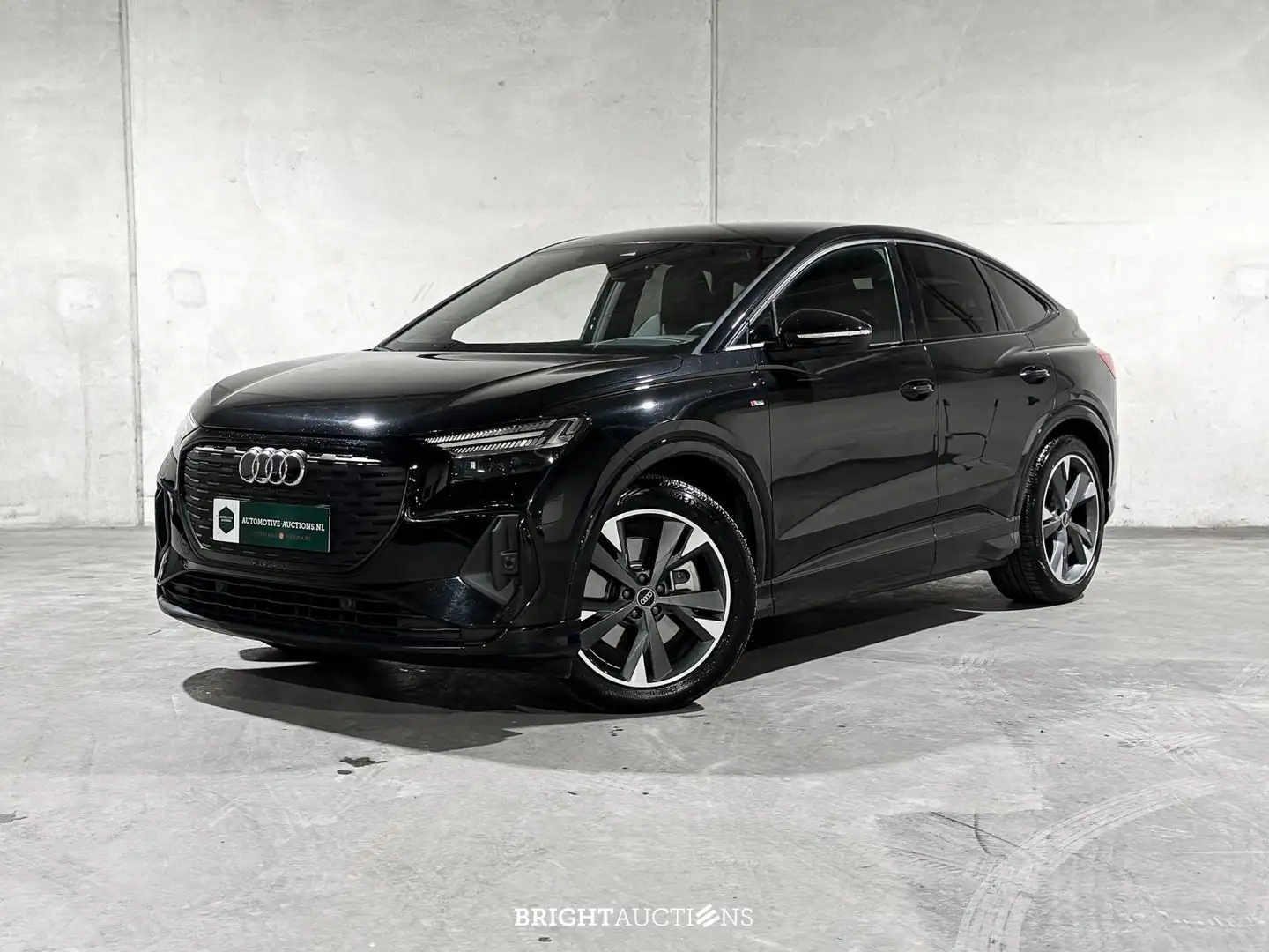 Audi Q4 e-tron Sportback 40 Launch edition S Competition 77 kWh Zwart - 2