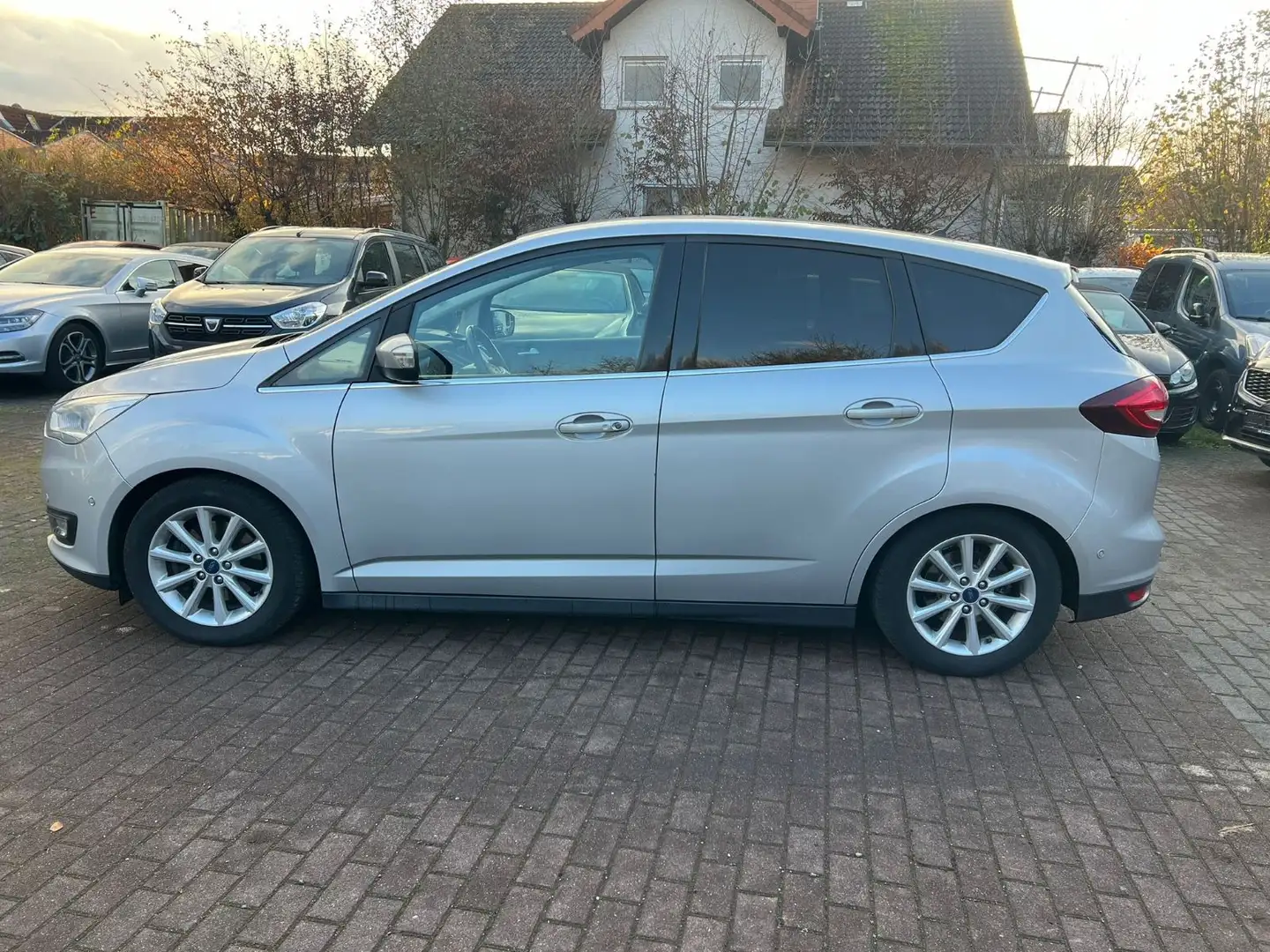 Ford C-Max Titanium *Navi*SHZ*Assistenten*PDC*1.Hand* Silber - 2