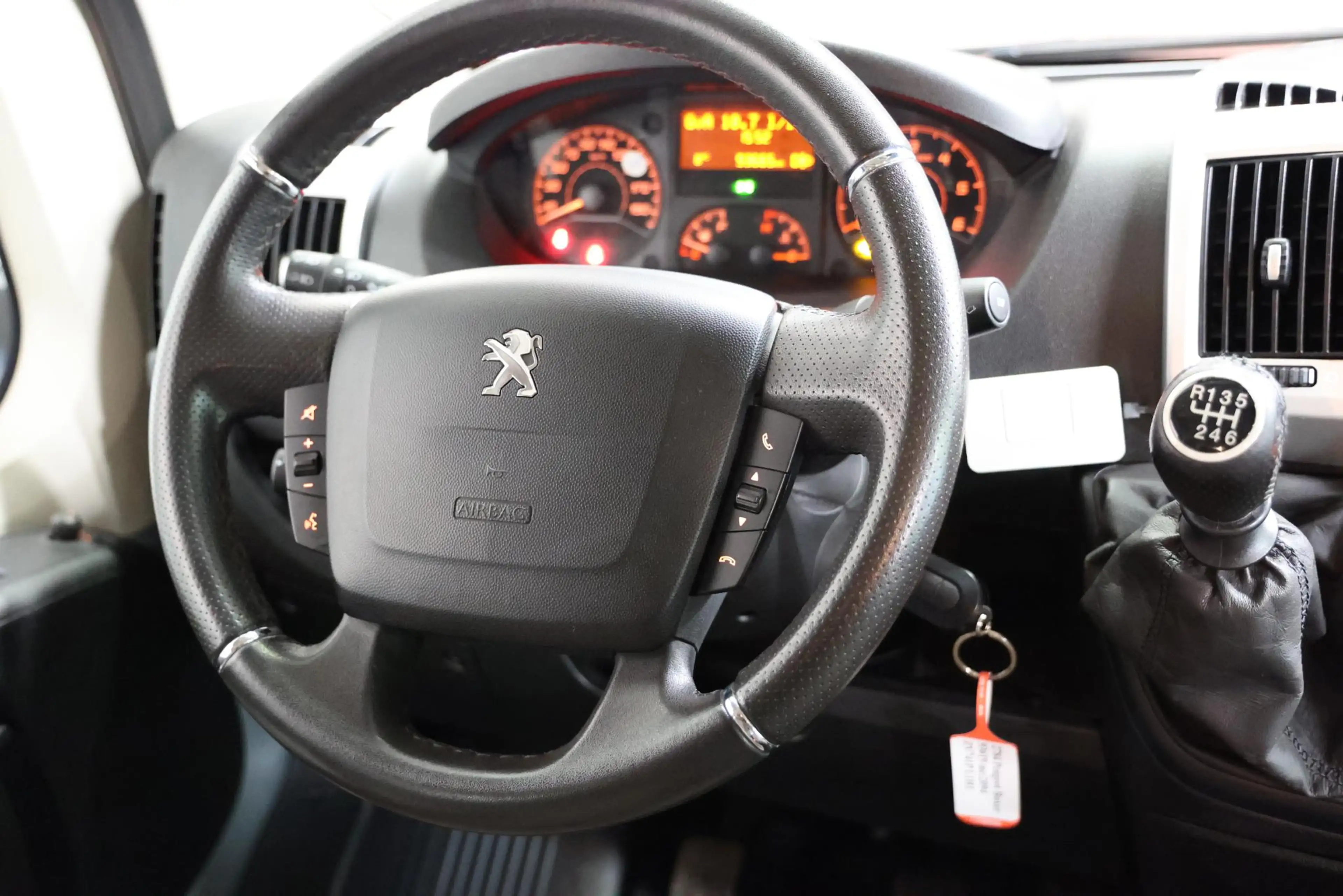Peugeot Boxer 2.2 BlueHDI 9 Persoons Personenvervoer — photo 9