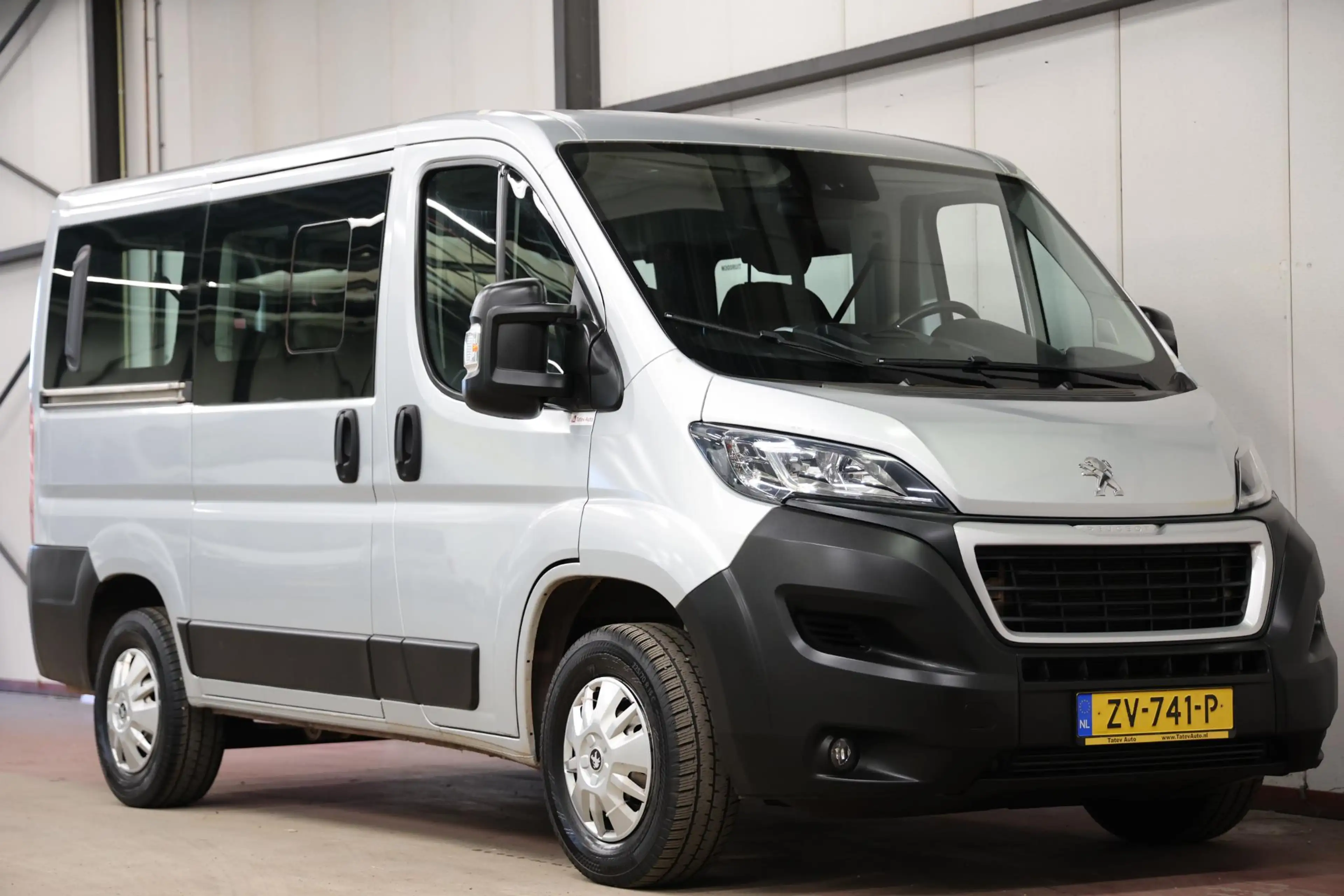 Peugeot Boxer 2.2 BlueHDI 9 Persoons Personenvervoer — photo 3