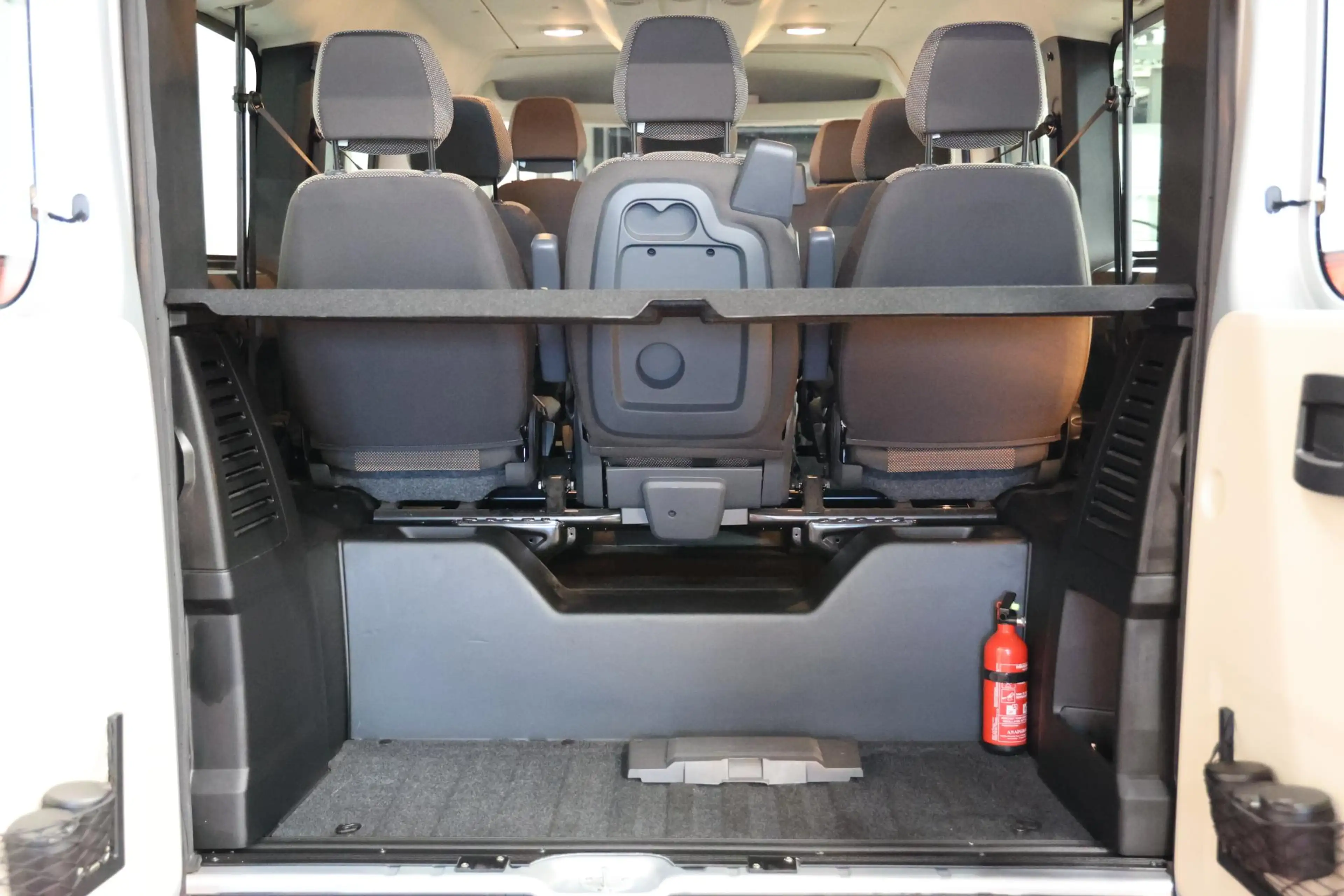 Peugeot Boxer 2.2 BlueHDI 9 Persoons Personenvervoer — photo 10
