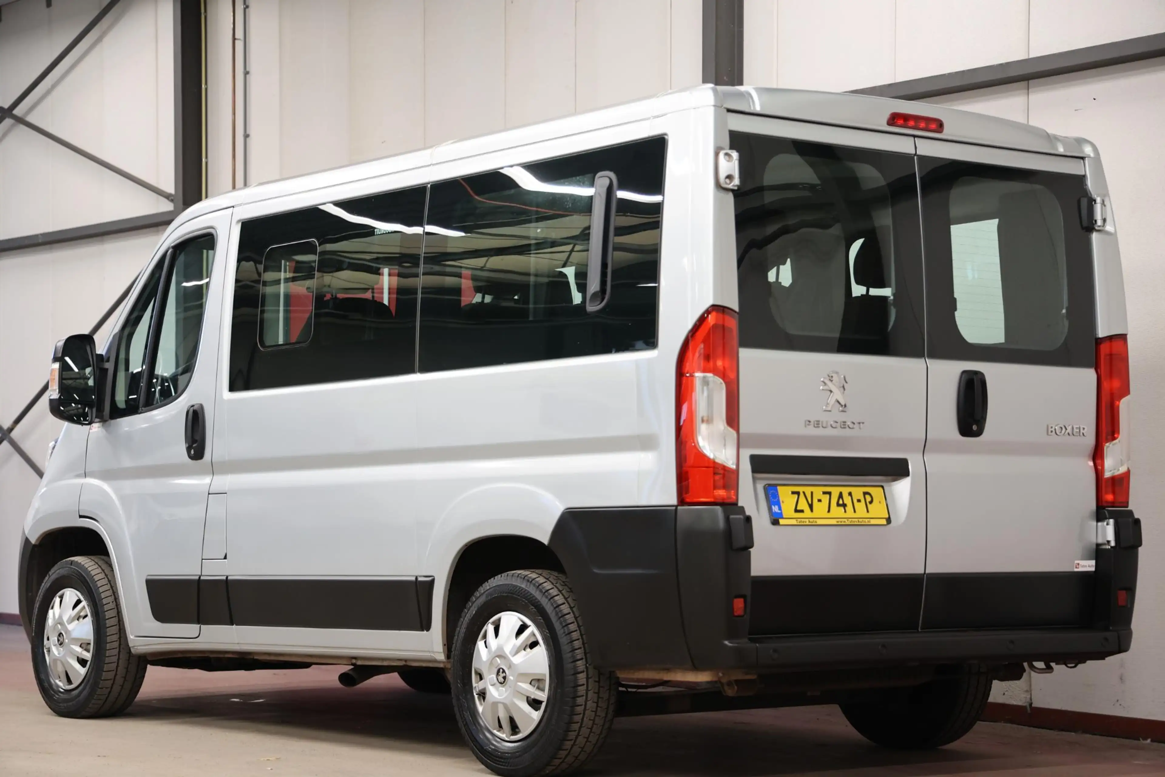 Peugeot Boxer 2.2 BlueHDI 9 Persoons Personenvervoer — photo 2