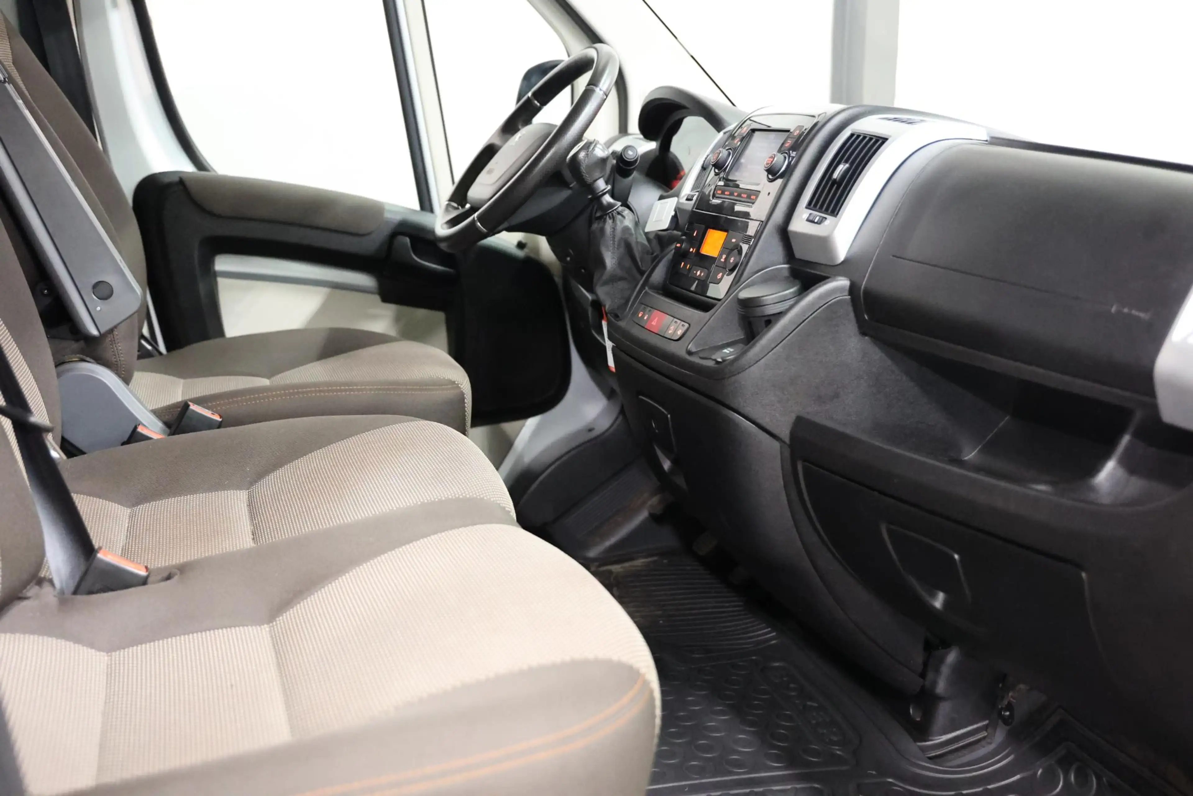 Peugeot Boxer 2.2 BlueHDI 9 Persoons Personenvervoer — photo 15
