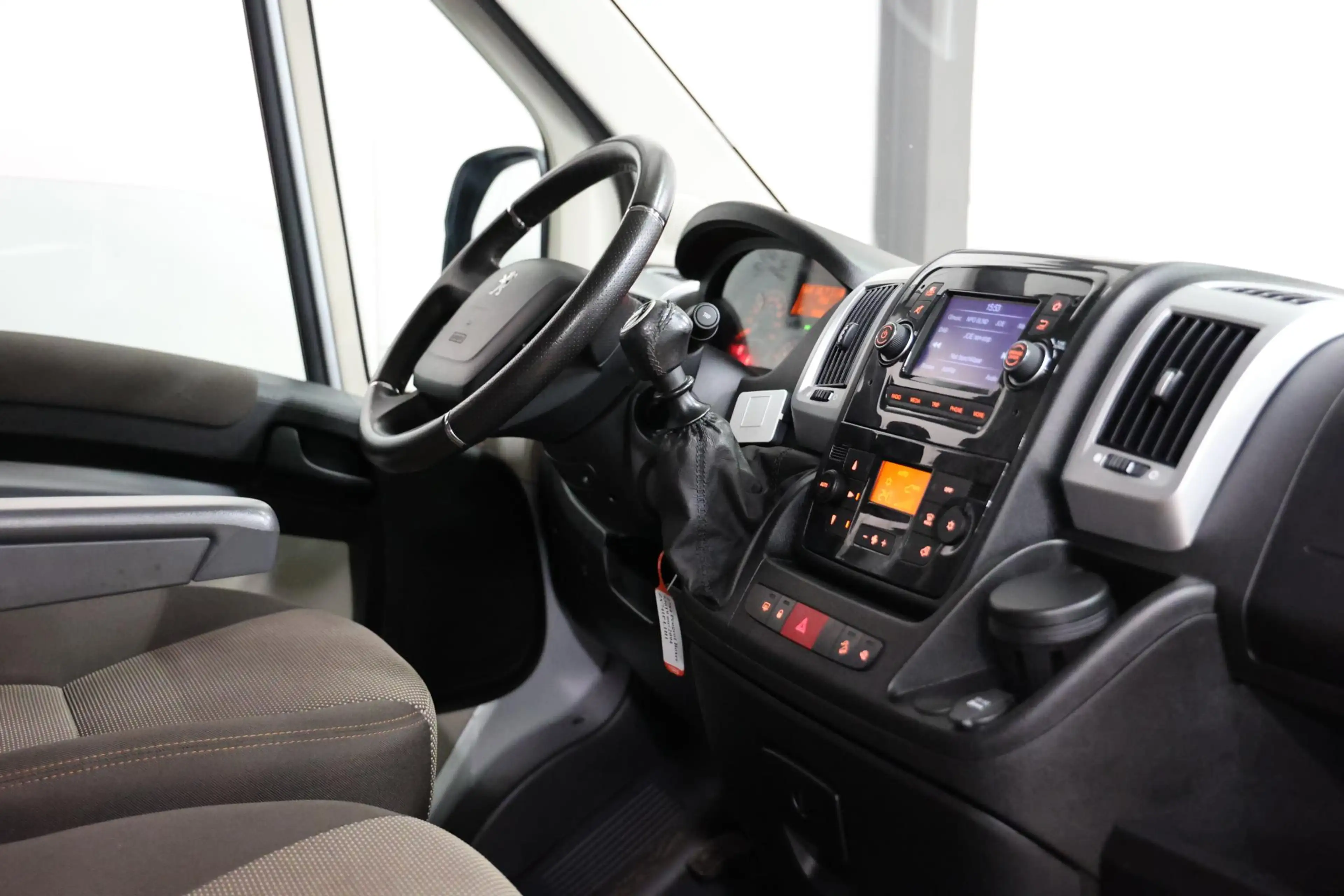 Peugeot Boxer 2.2 BlueHDI 9 Persoons Personenvervoer — photo 17