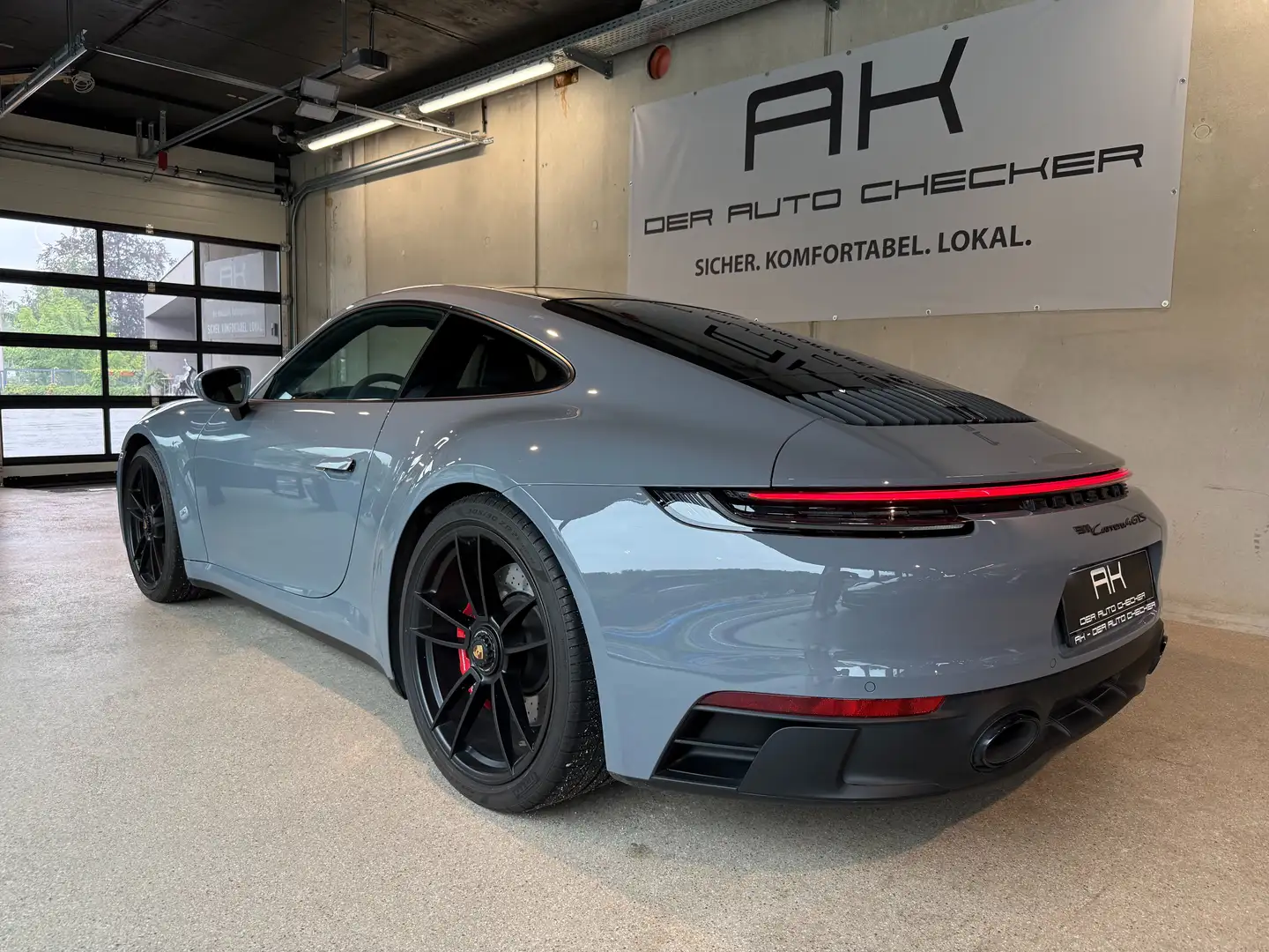 Porsche 992 Carrera 4 GTS Grau - 2