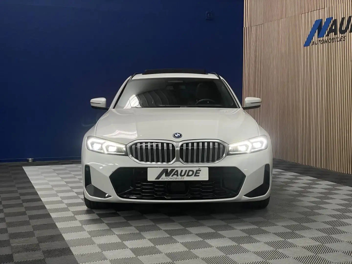 BMW 330 330e Touring 292 CH M Sport Weiß - 2