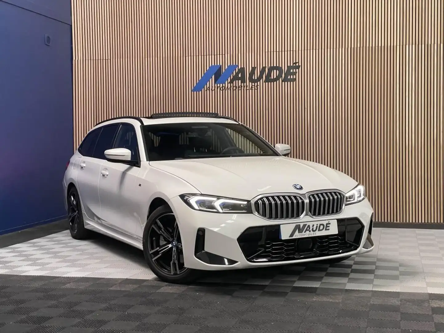 BMW 330 330e Touring 292 CH M Sport Weiß - 1