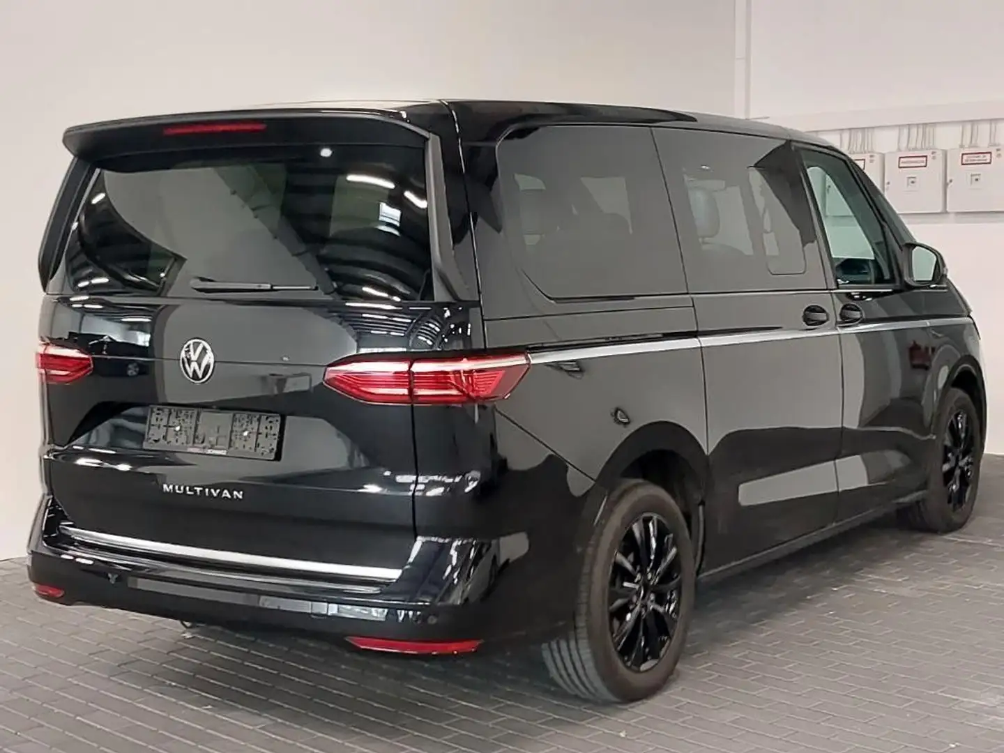 Volkswagen T7 Multivan *Style*Lang*AHK Zwart - 2