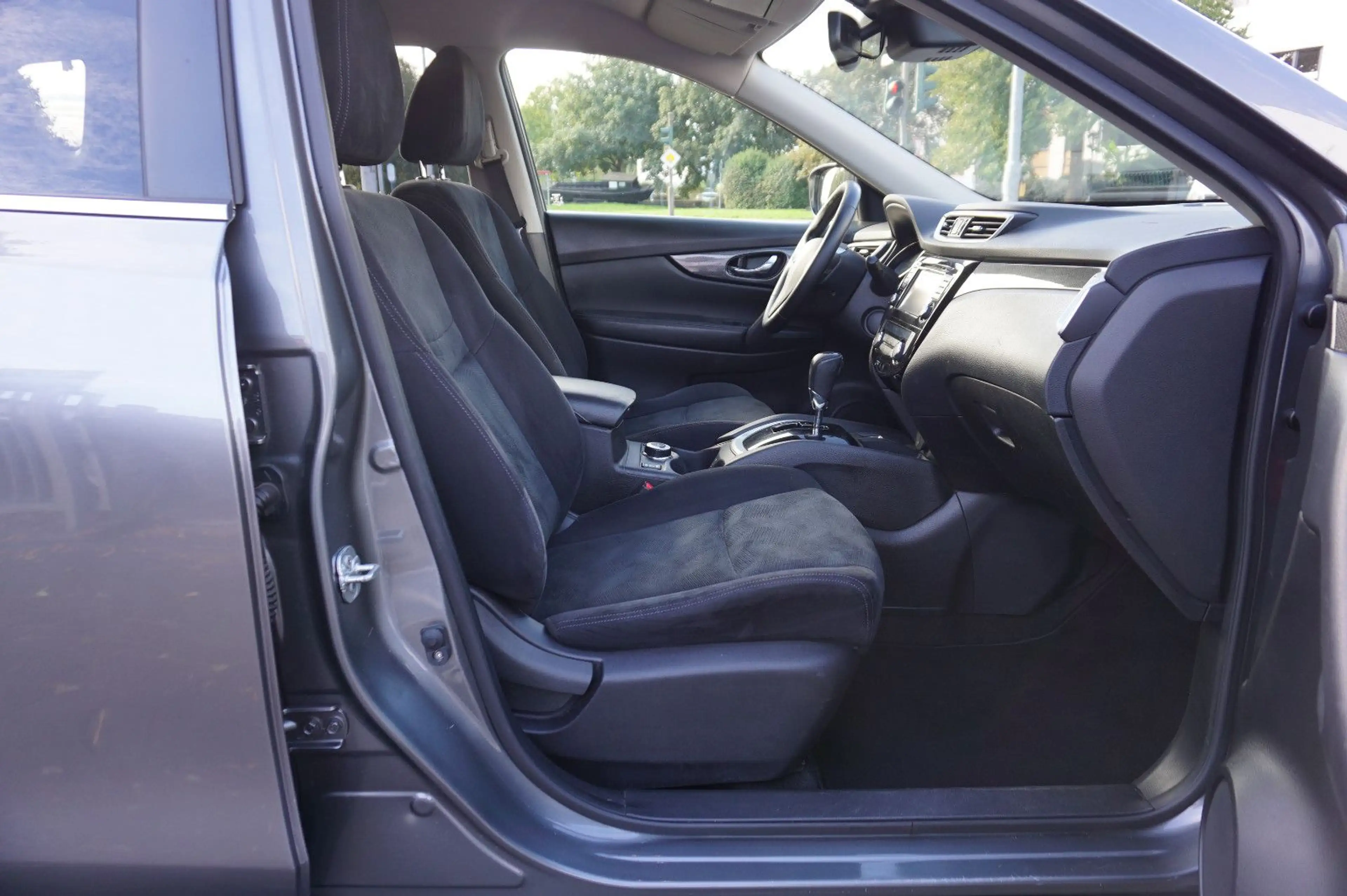 Nissan X-Trail N-Vision 4x4 Automatik/Kamera/TÜV neu!! — photo 11
