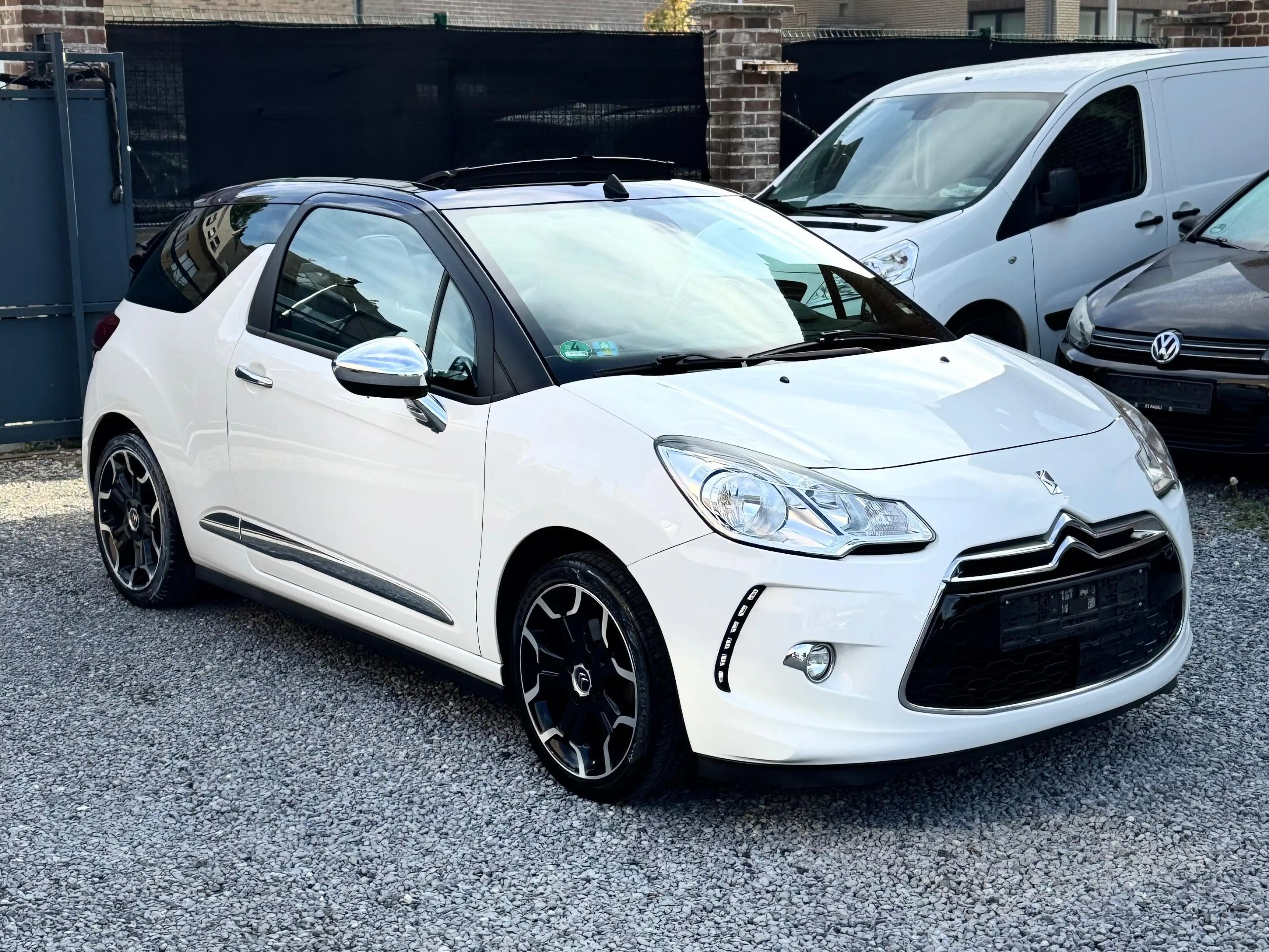 Citroen DS3 DS 3 Cabrio 1.6 THP Sport Chic — photo 8