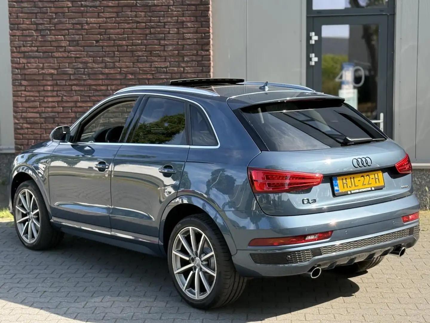 Audi Q3 2.0 TFSI 220 PK Quattro|1e eig.|S-line|Pano|19inch Blauw - 2