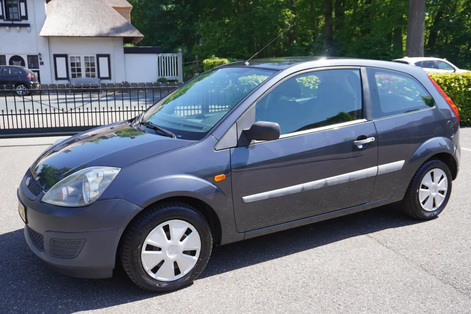 Ford Fiesta 1.3-8V Style AIRCO Szürke - 1
