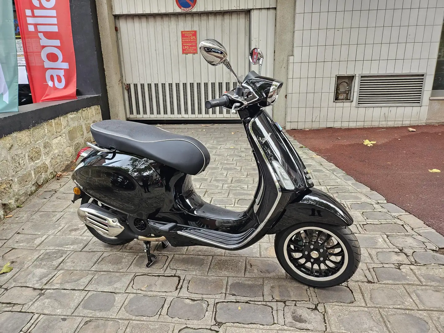 Vespa Sprint 125 Negro - 1