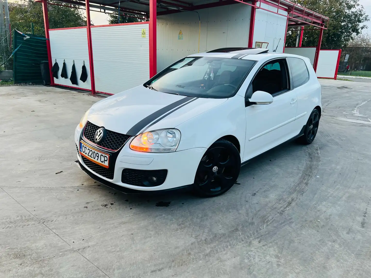 Volkswagen Golf 2.0 GTI TFSI - 1