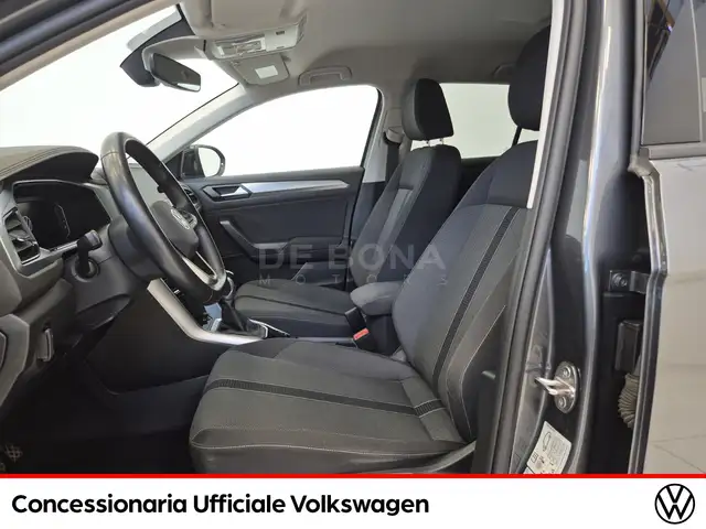 Volkswagen T-Roc view 8