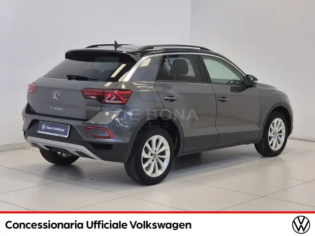 Volkswagen T-Roc view 5