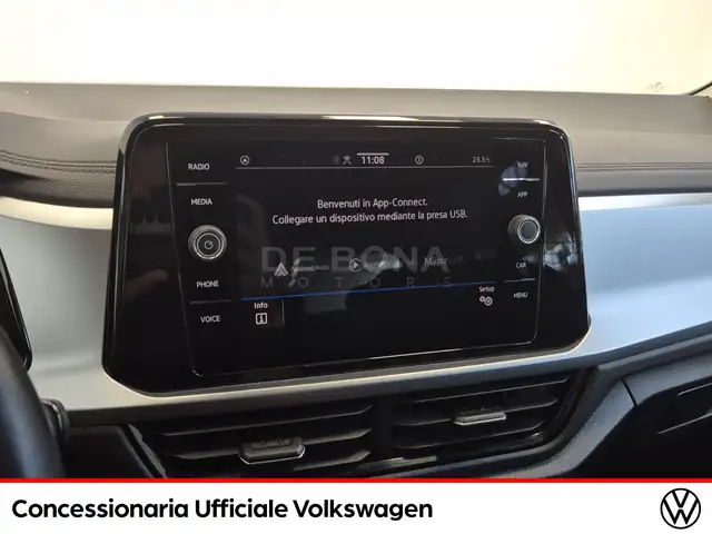 Volkswagen T-Roc view 14