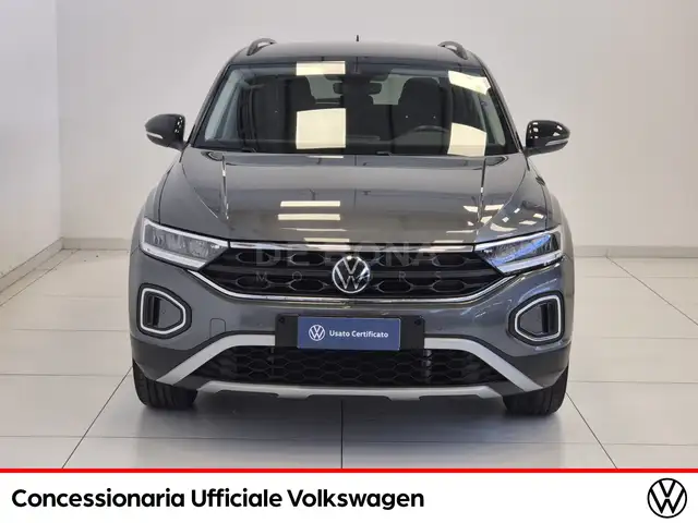Volkswagen T-Roc view 3
