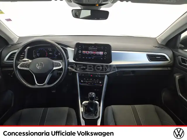 Volkswagen T-Roc view 10