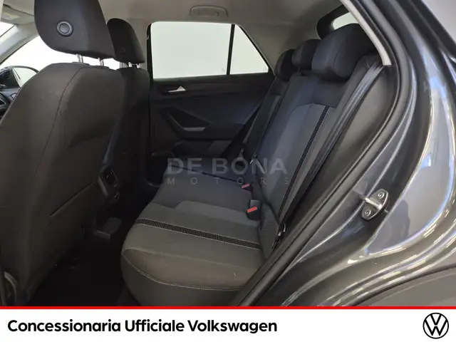 Volkswagen T-Roc view 9