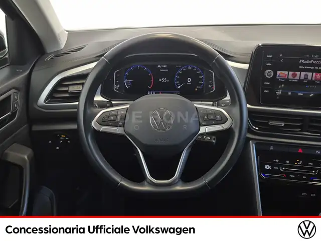 Volkswagen T-Roc view 11