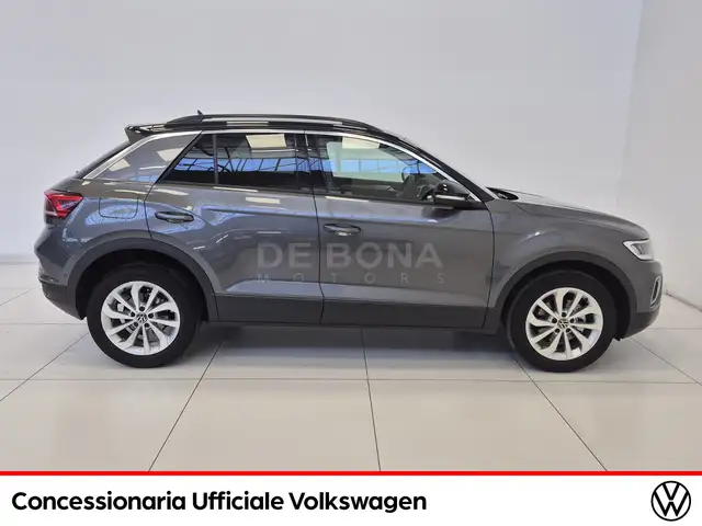 Volkswagen T-Roc view 7