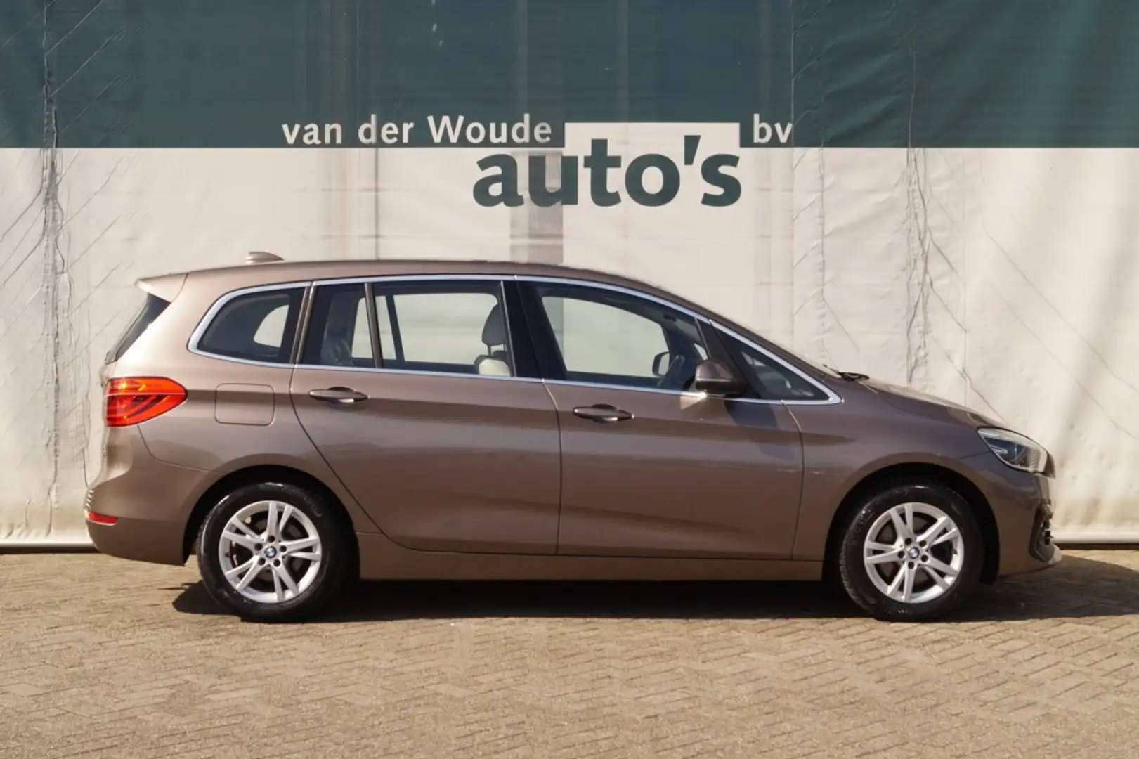 BMW 218 2-serie Gran Tourer 218i 140pk Automaat High Execu Bruin - 2